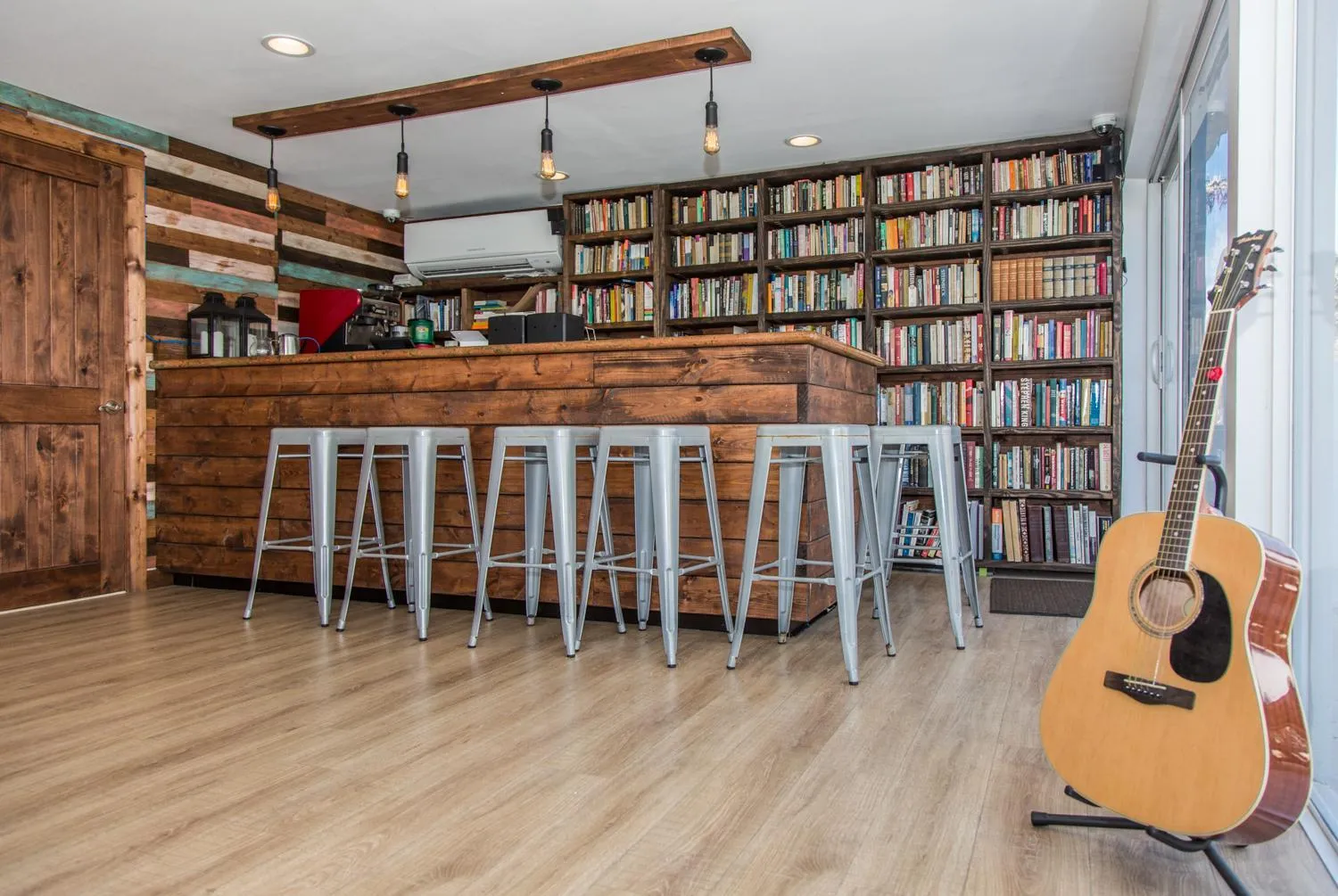 Library in Premiere Hotel