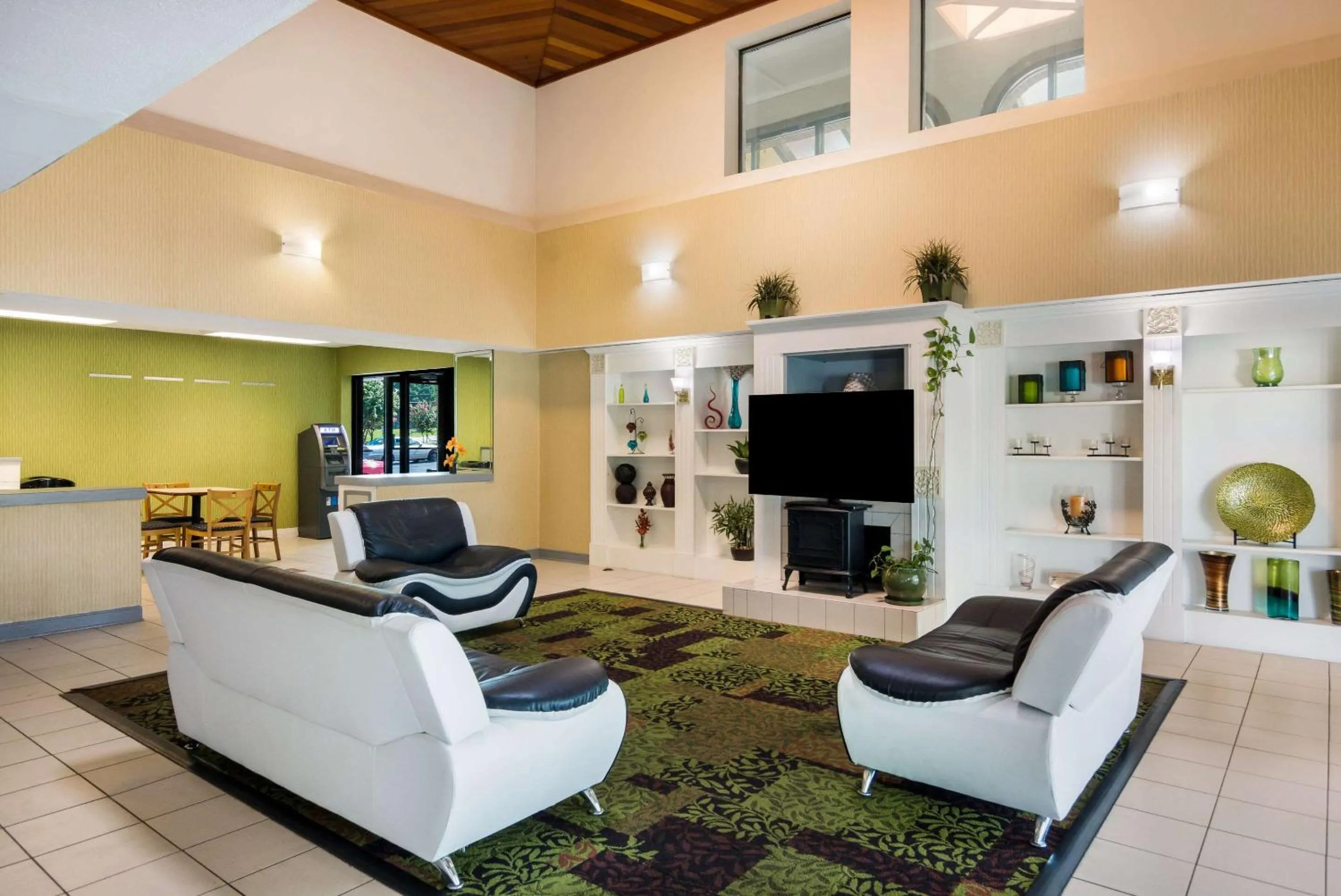 Lobby or reception in Rodeway Inn At Fort Lee