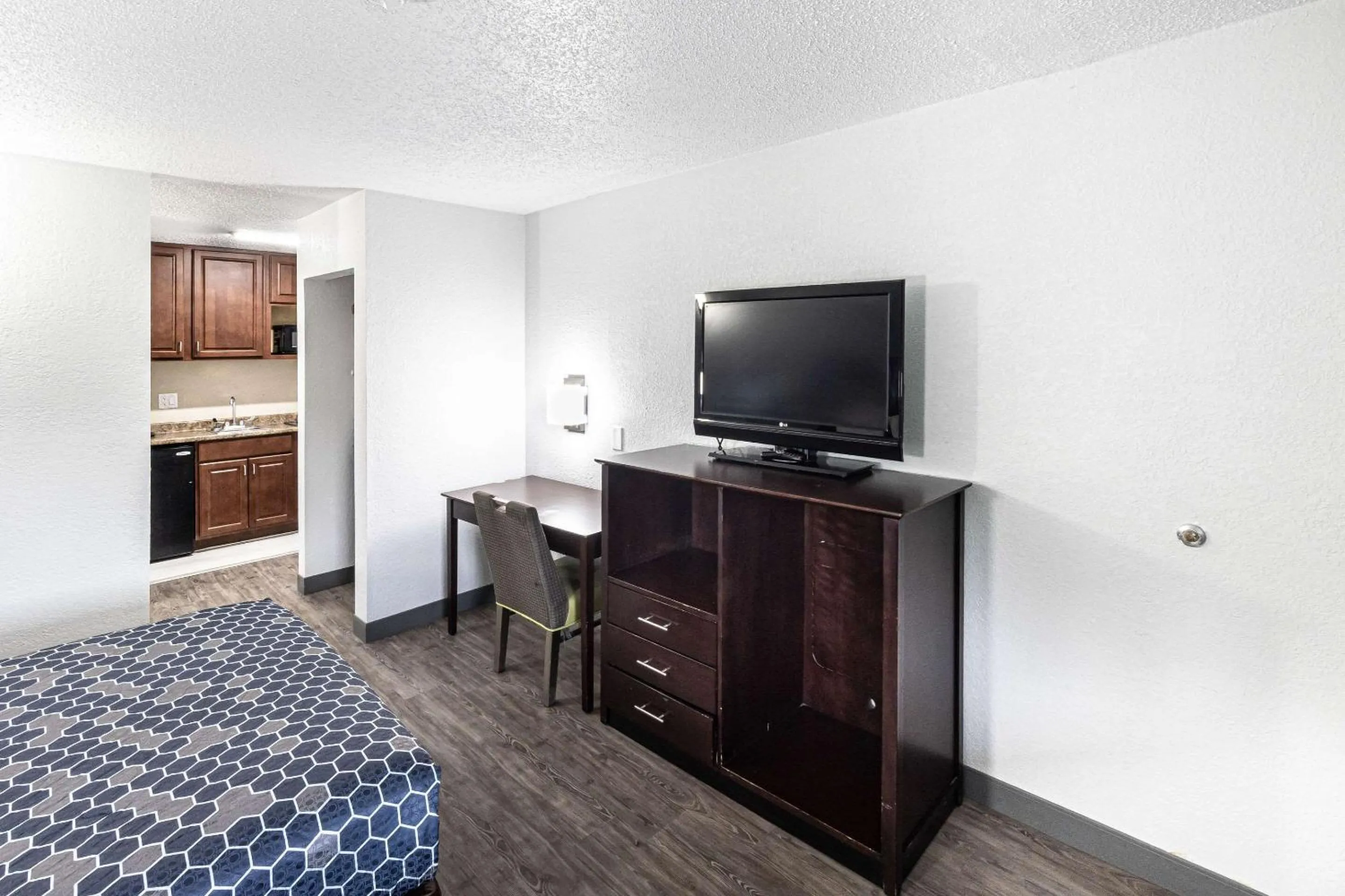 Bedroom, Bed in Rodeway Inn At Fort Lee