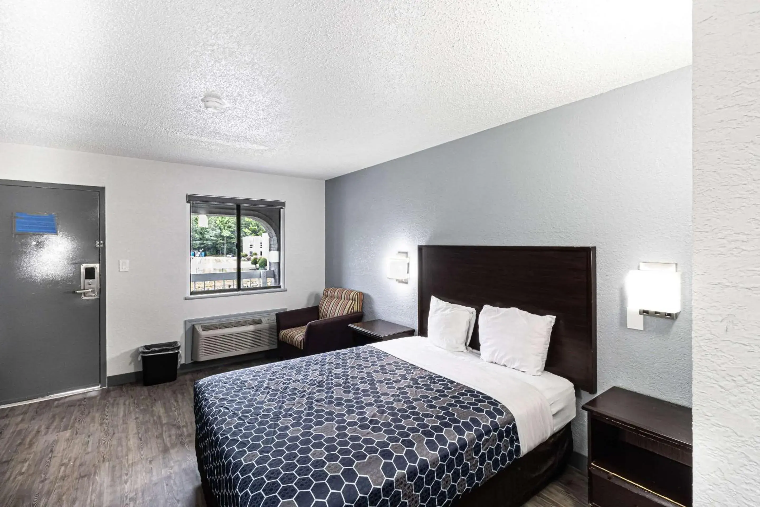 Queen Room - Accessible/Non-Smoking in Rodeway Inn At Fort Lee Queen Room - Accessible/Non-Smoking in Rodeway Inn At Fort Lee