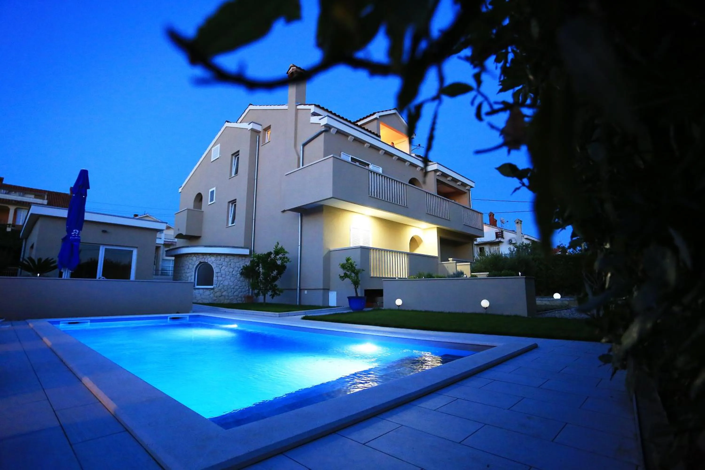 Property building in Lotos