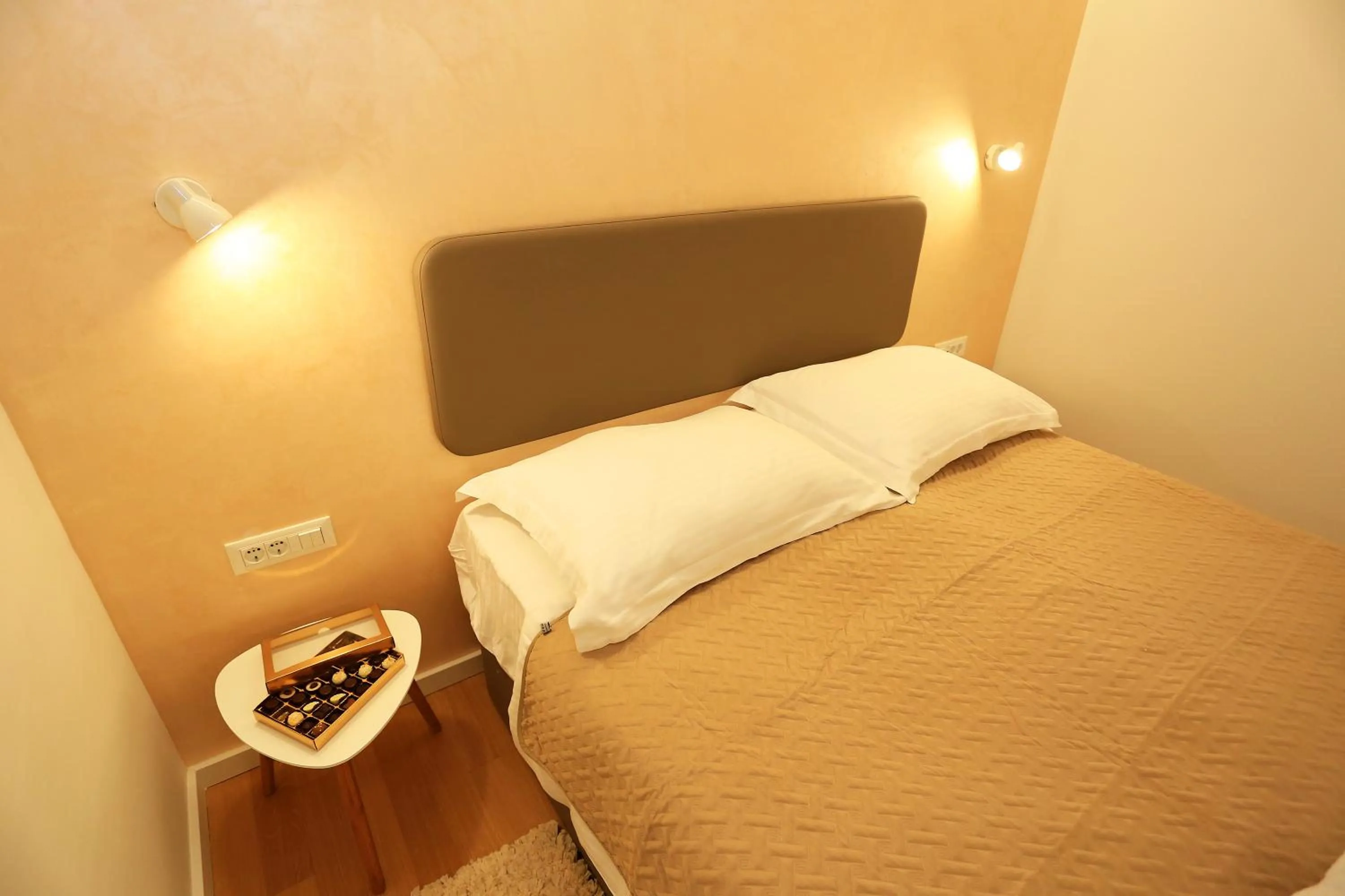 Bed in Lotos