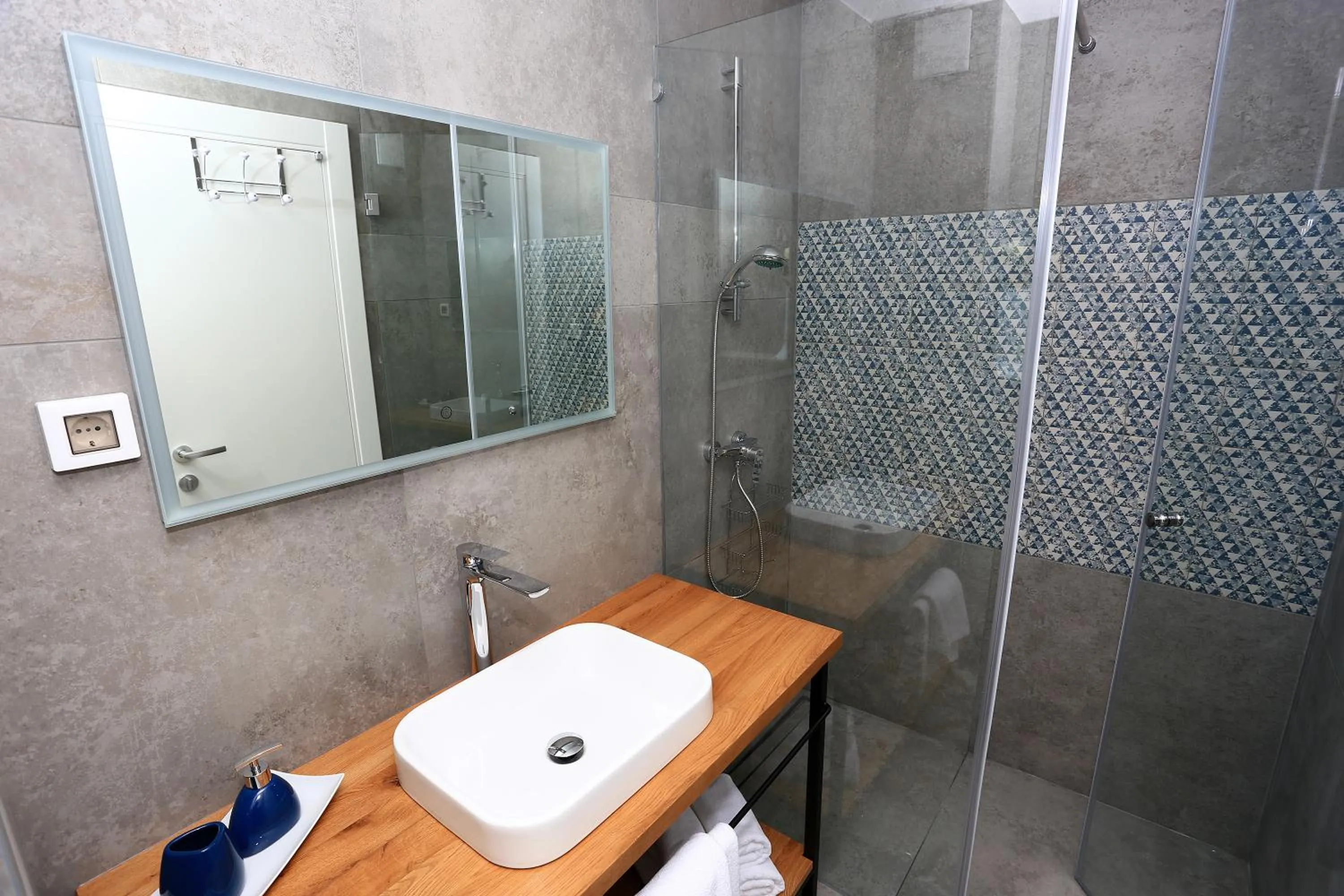 Lotos