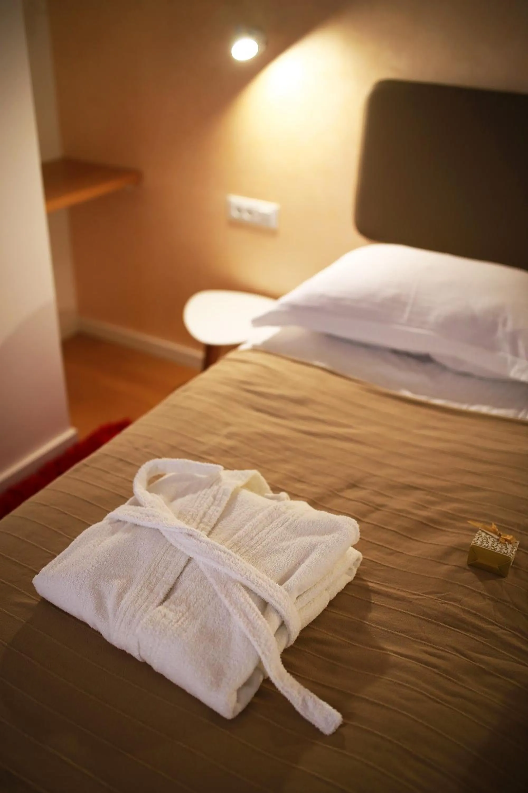 Bed in Lotos