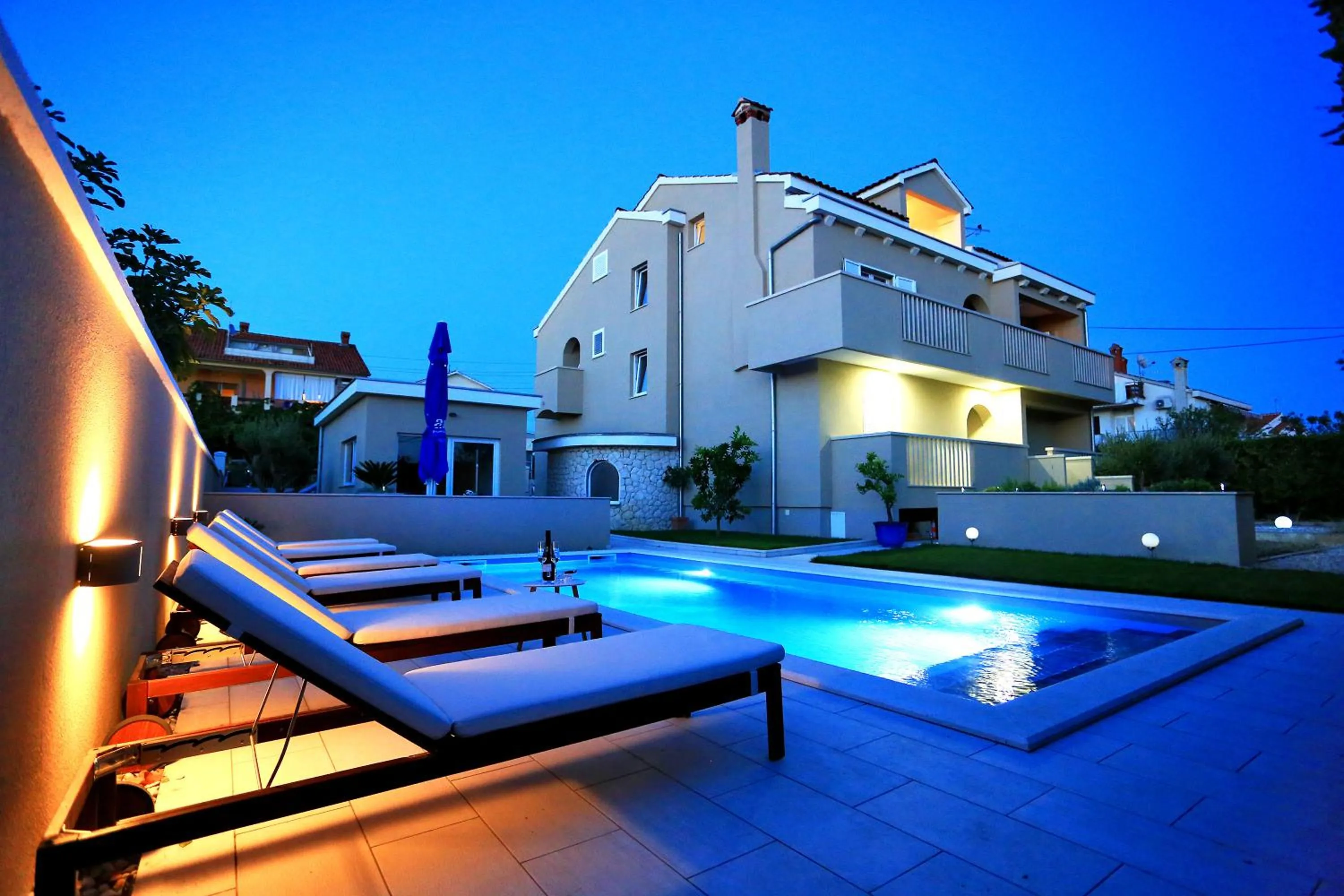 Property building in Lotos
