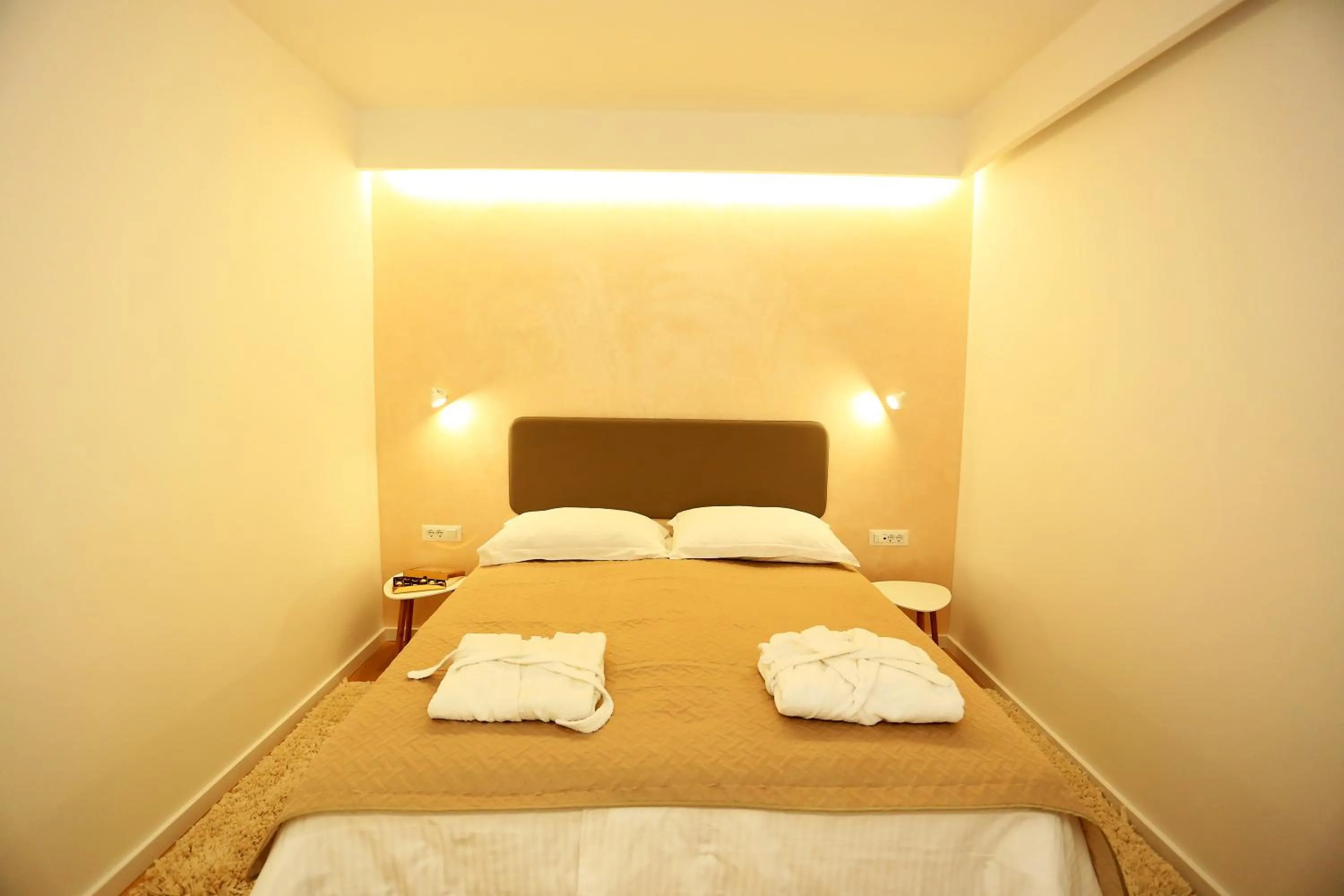 Bed in Lotos
