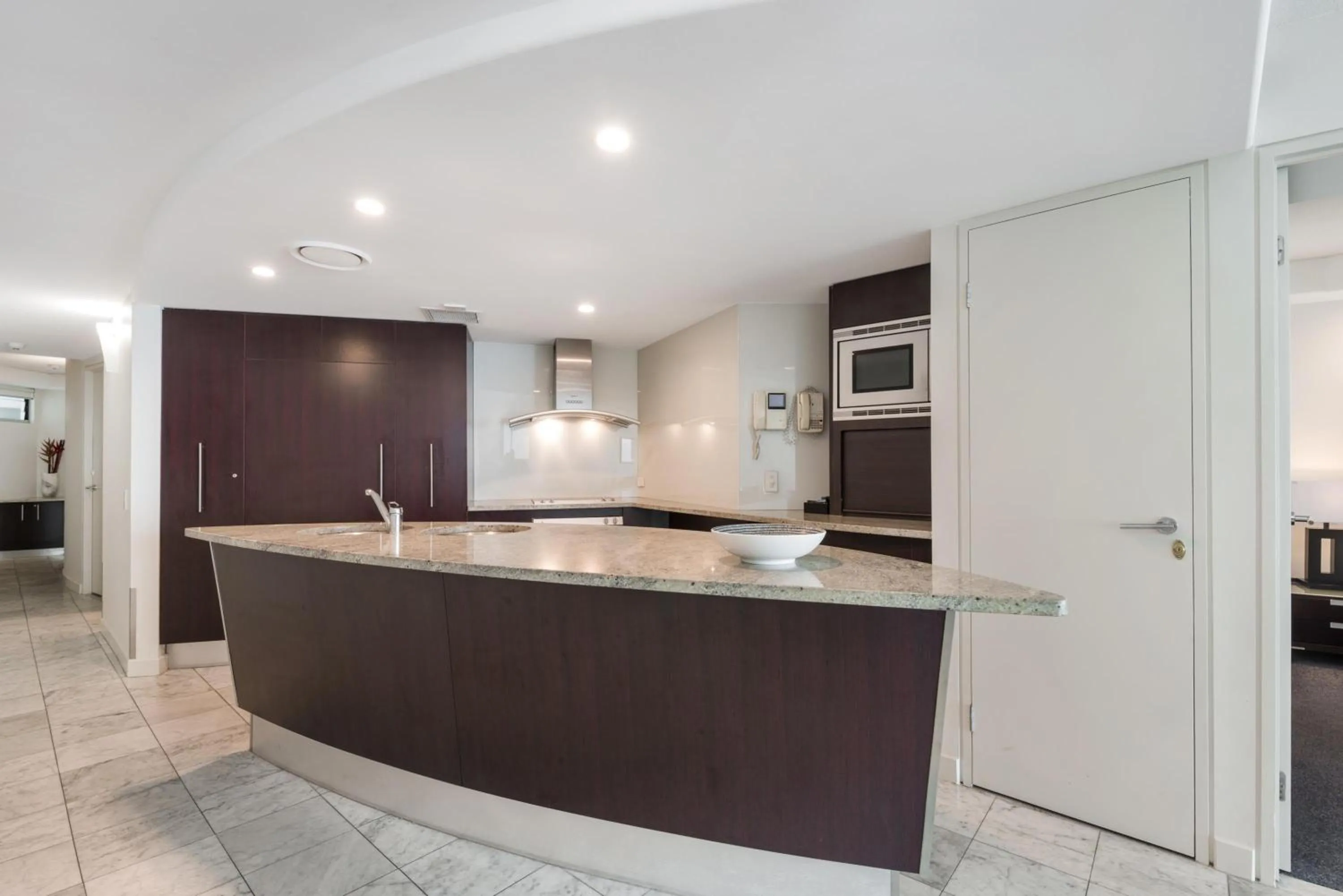 Kitchen or kitchenette in Mantra Sirocco