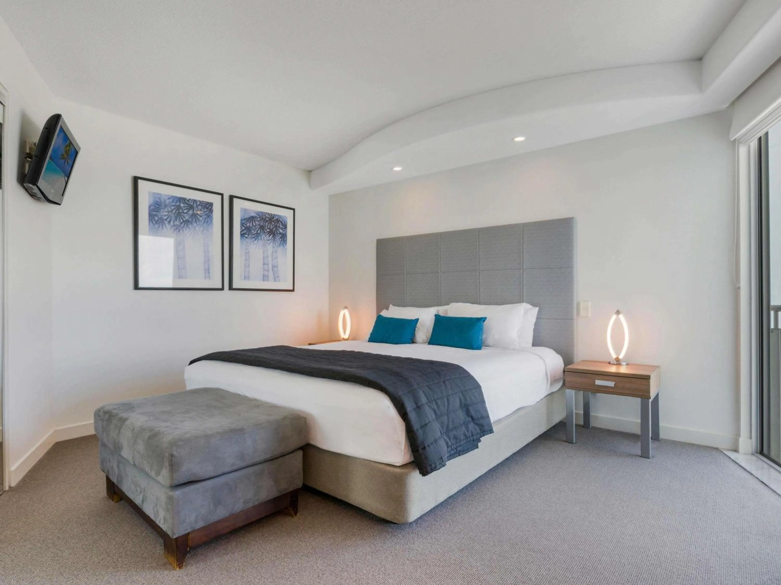 Property building, Bed in Mantra Sirocco