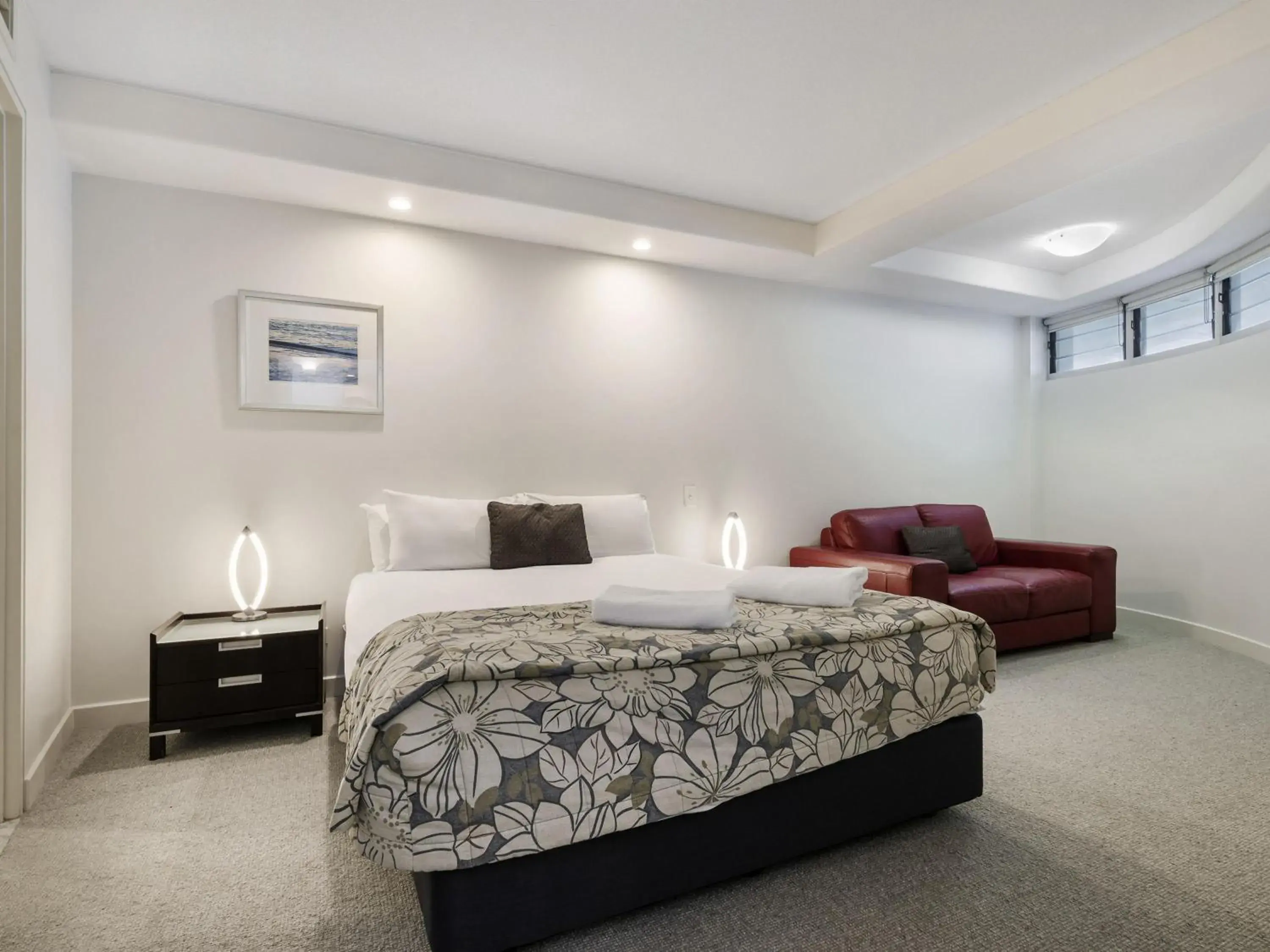 Bedroom, Bed in Mantra Sirocco Bedroom, Bed in Mantra Sirocco