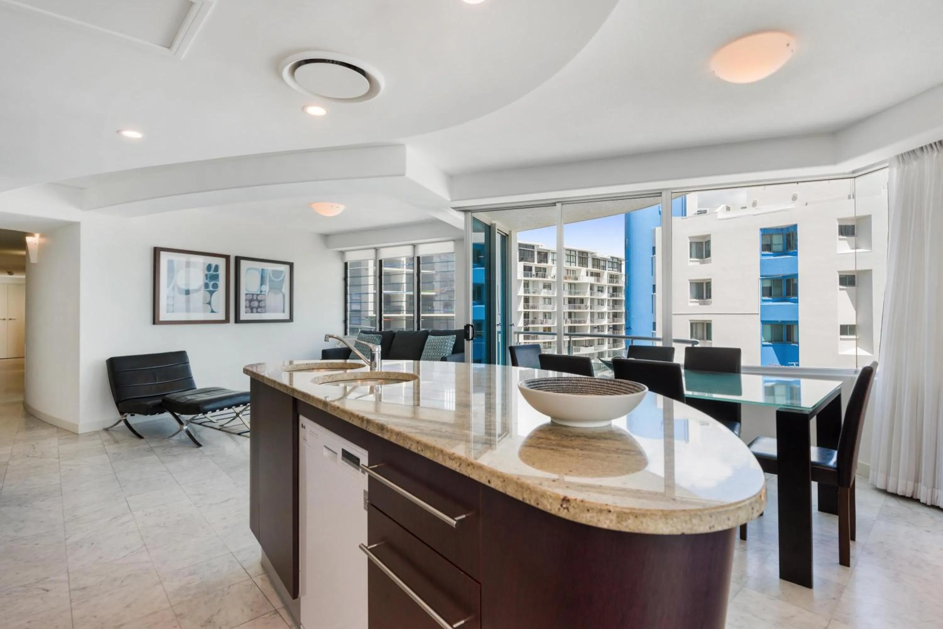 Kitchen or kitchenette in Mantra Sirocco