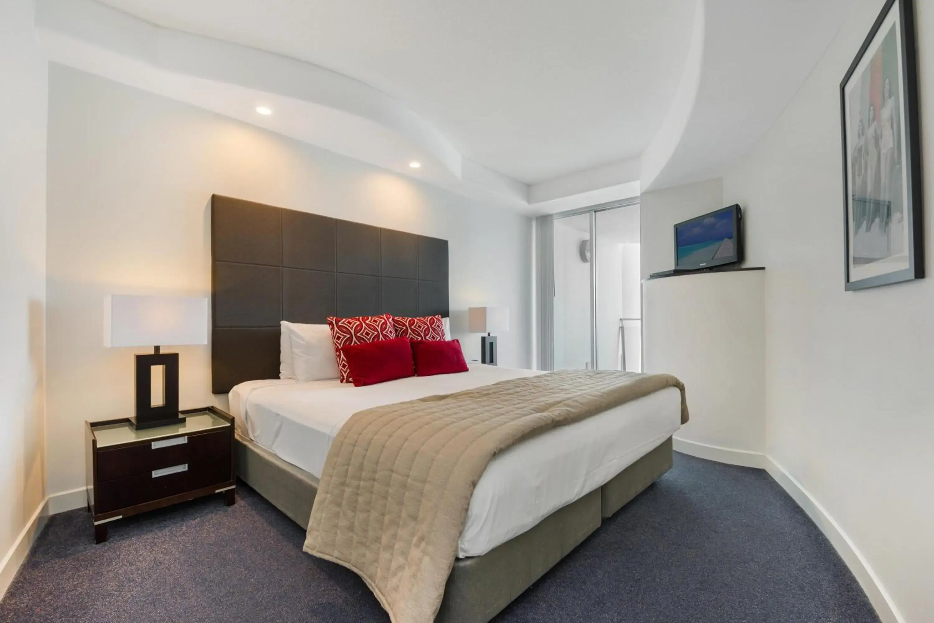 Bedroom, Bed in Mantra Sirocco Bedroom, Bed in Mantra Sirocco