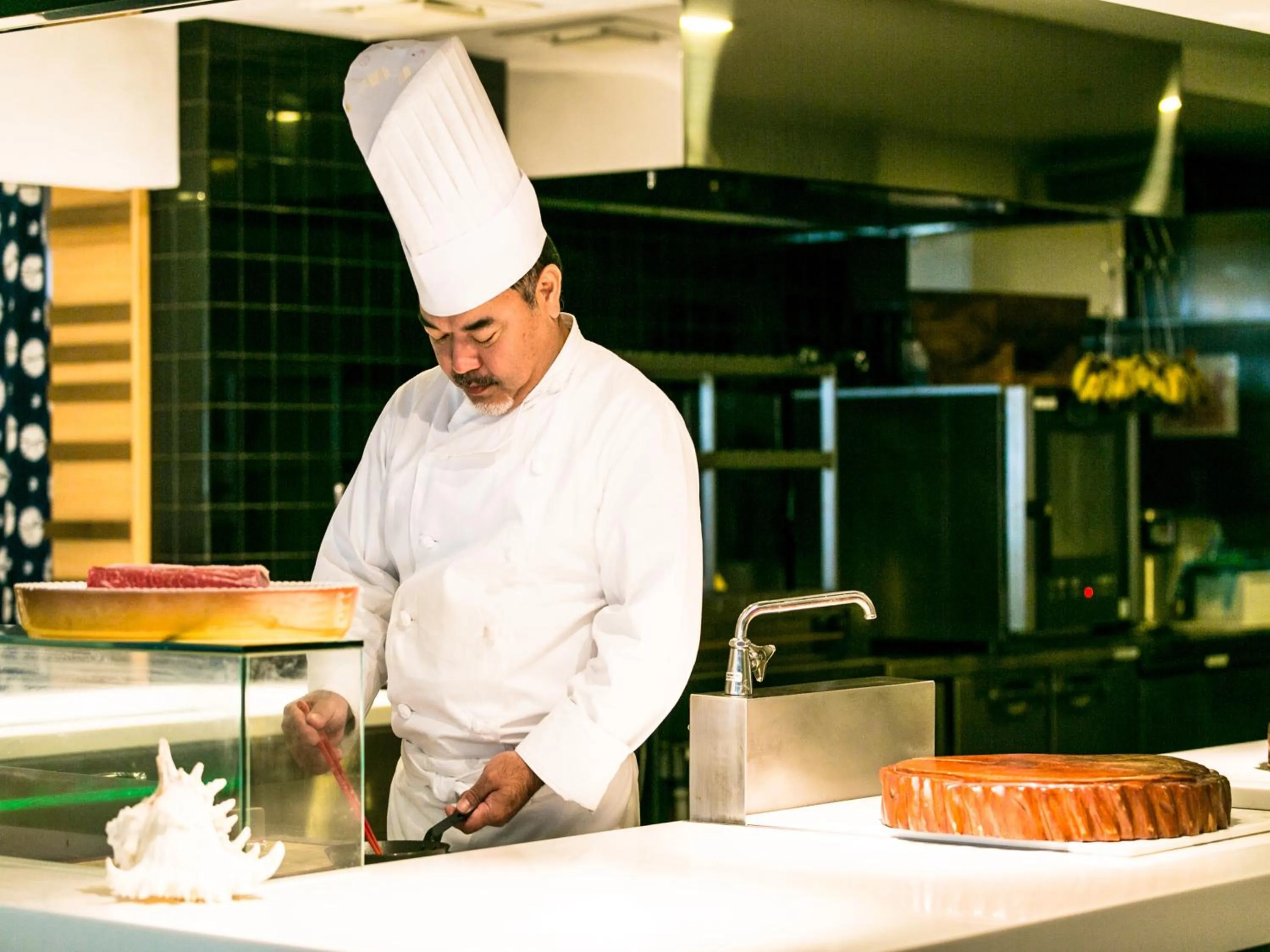 Restaurant/places to eat in Sheraton Okinawa Sunmarina Resort