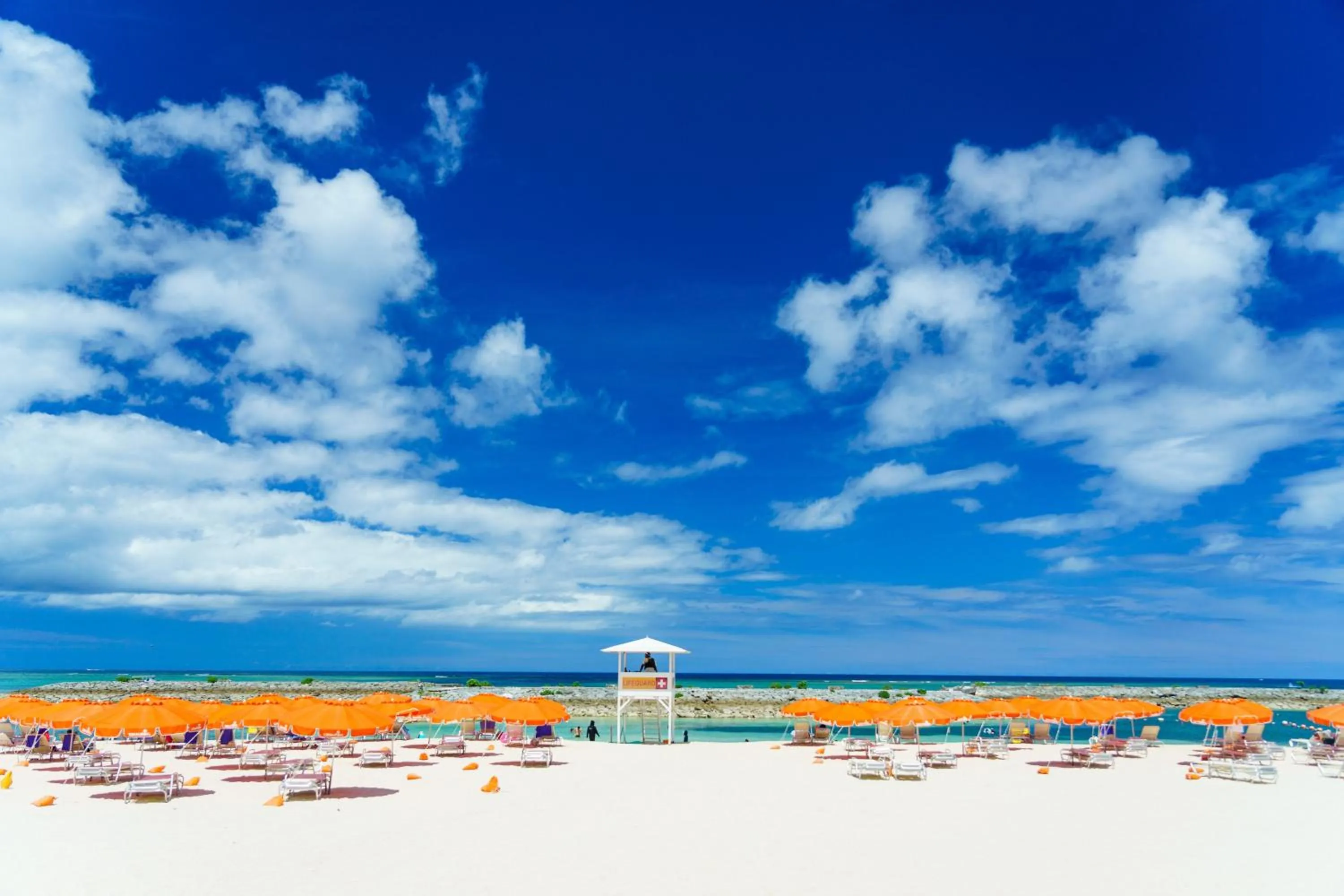 Beach in Sheraton Okinawa Sunmarina Resort