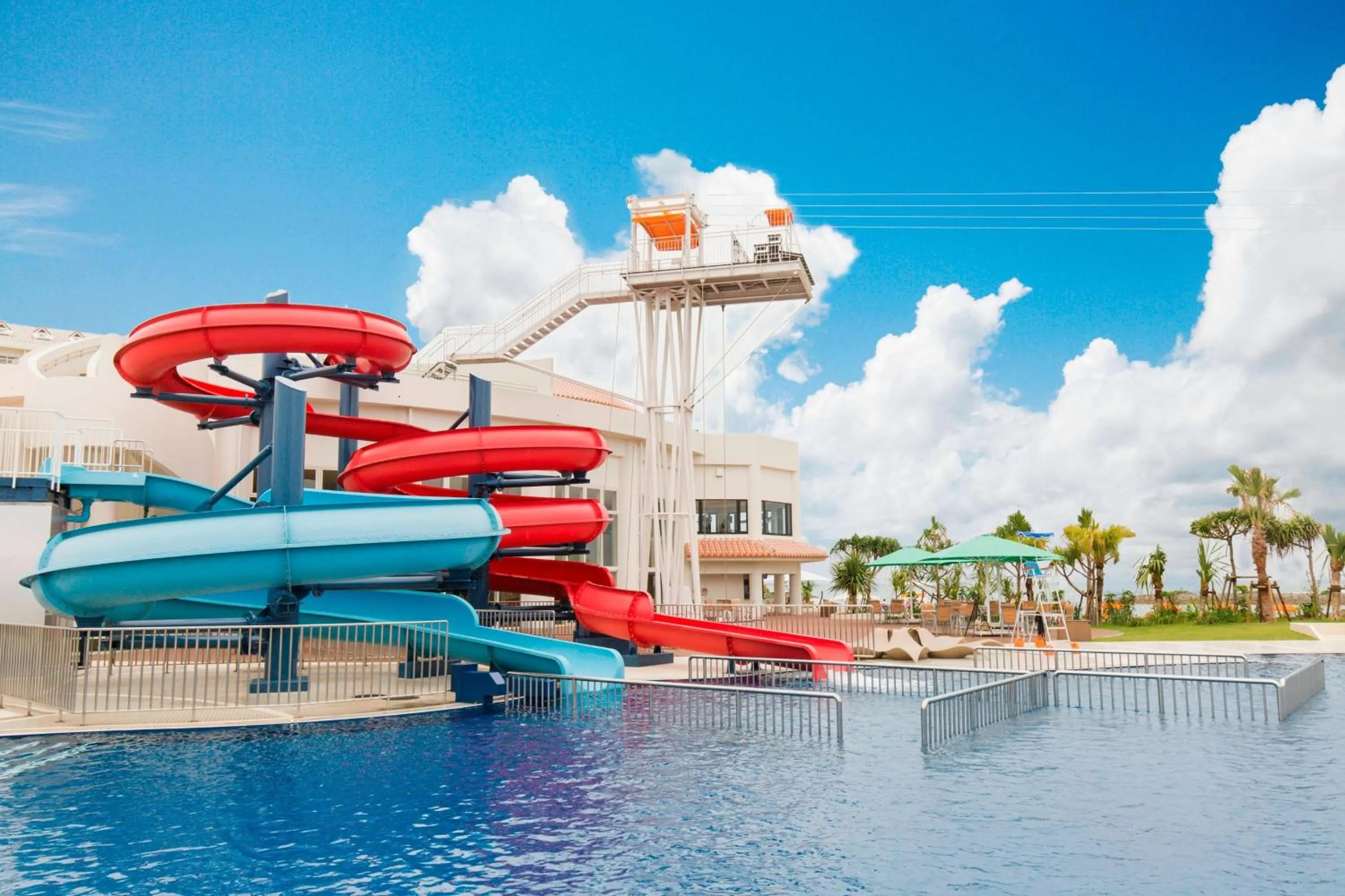 Swimming pool in Sheraton Okinawa Sunmarina Resort