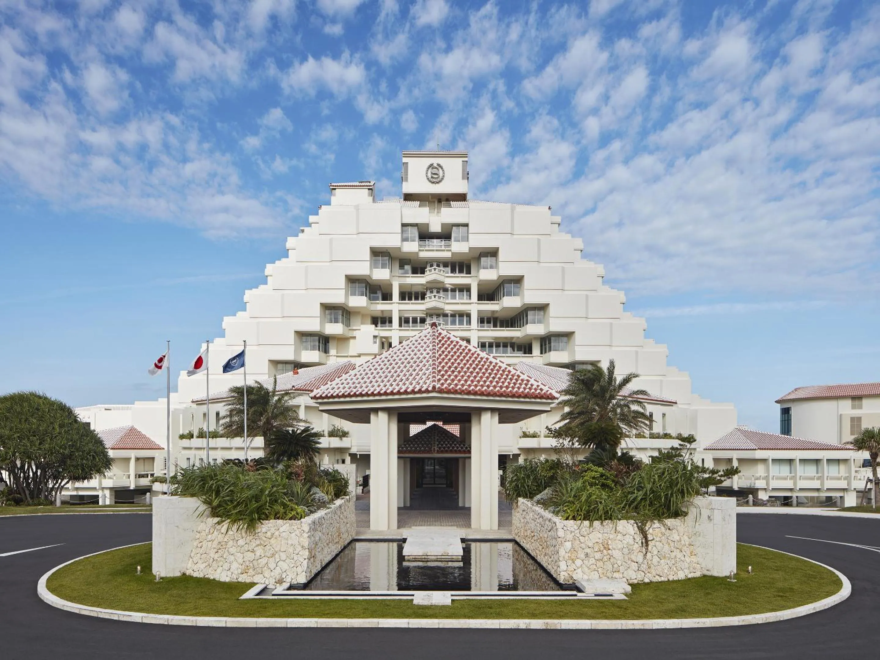 Facade/entrance in Sheraton Okinawa Sunmarina Resort