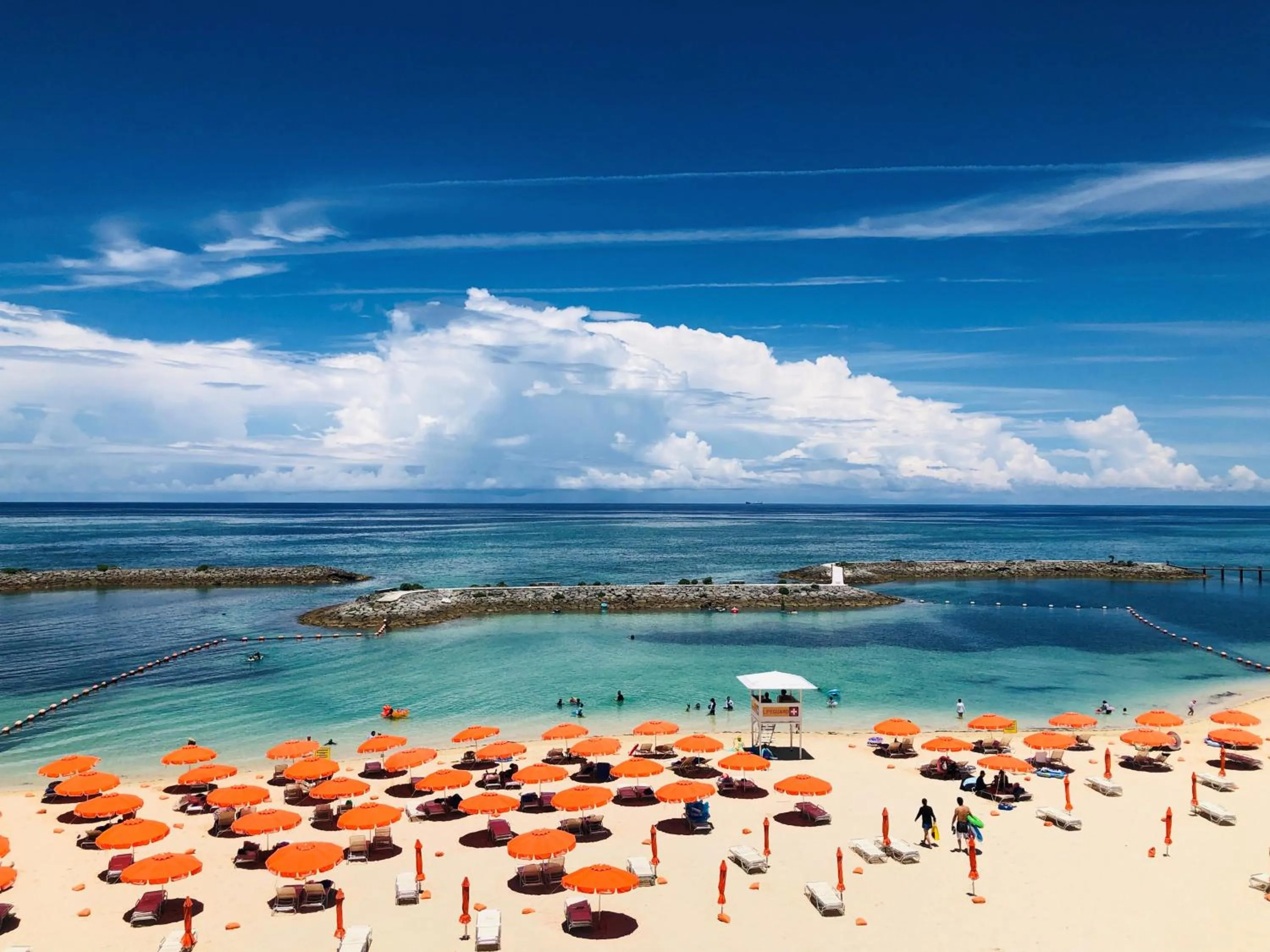 Beach in Sheraton Okinawa Sunmarina Resort