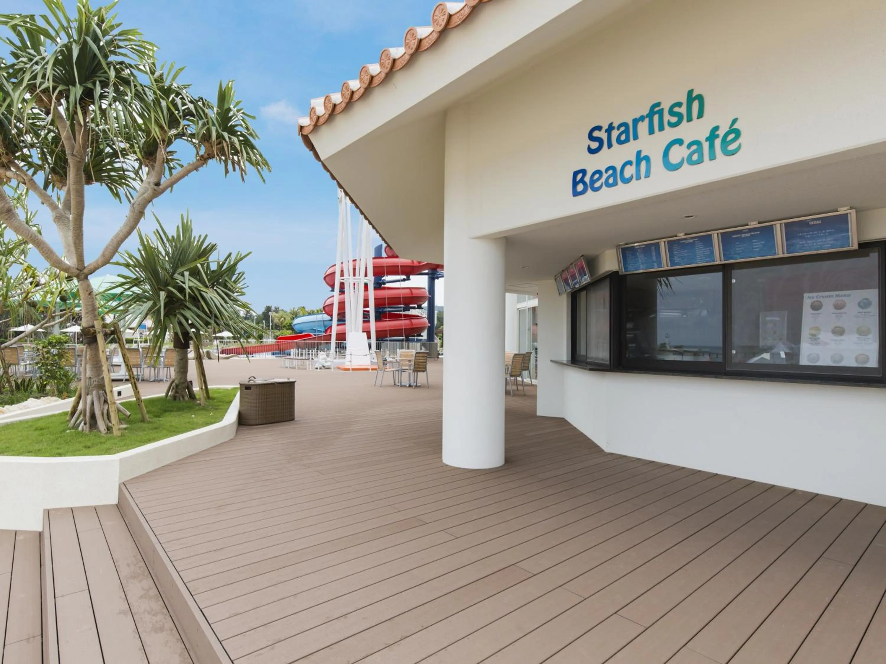 Beach in Sheraton Okinawa Sunmarina Resort