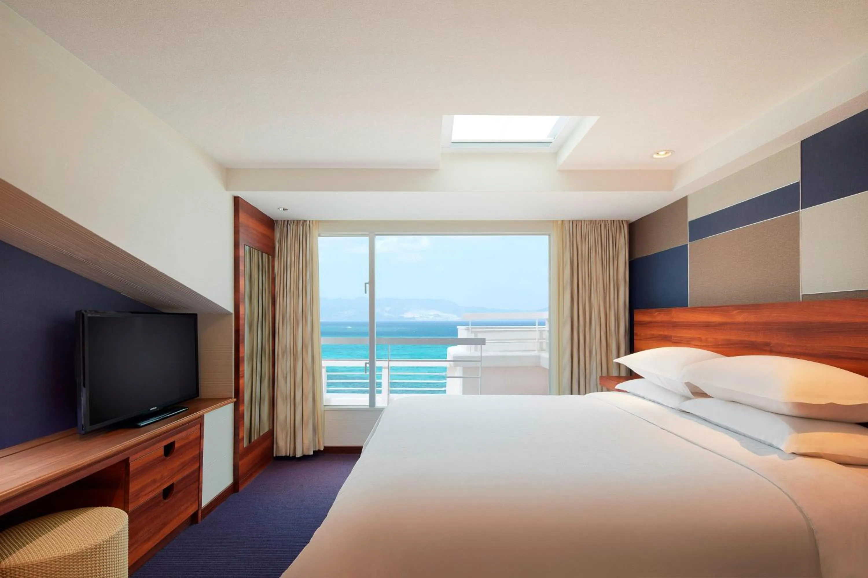 Bedroom in Sheraton Okinawa Sunmarina Resort