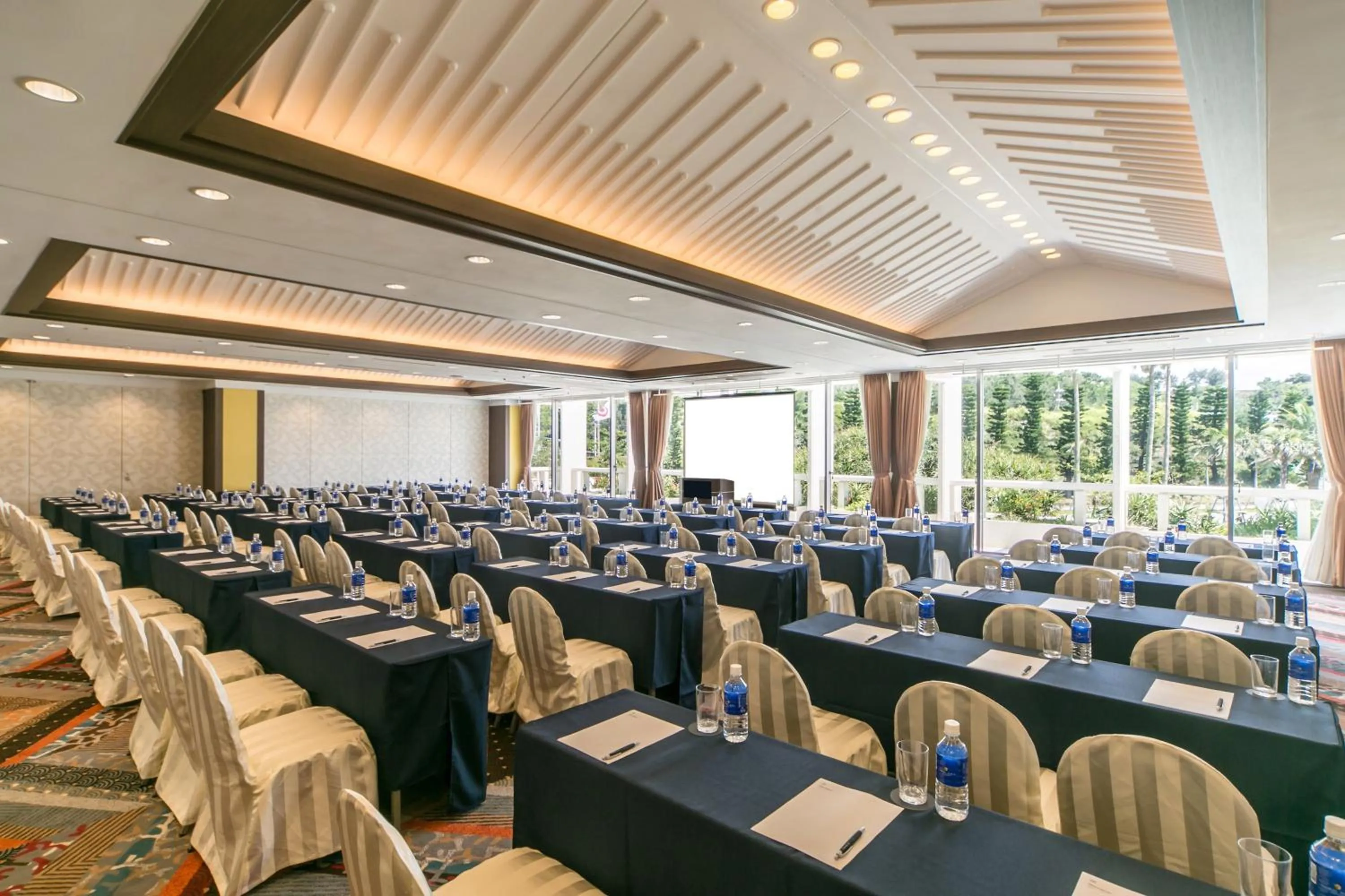Meeting/conference room in Sheraton Okinawa Sunmarina Resort