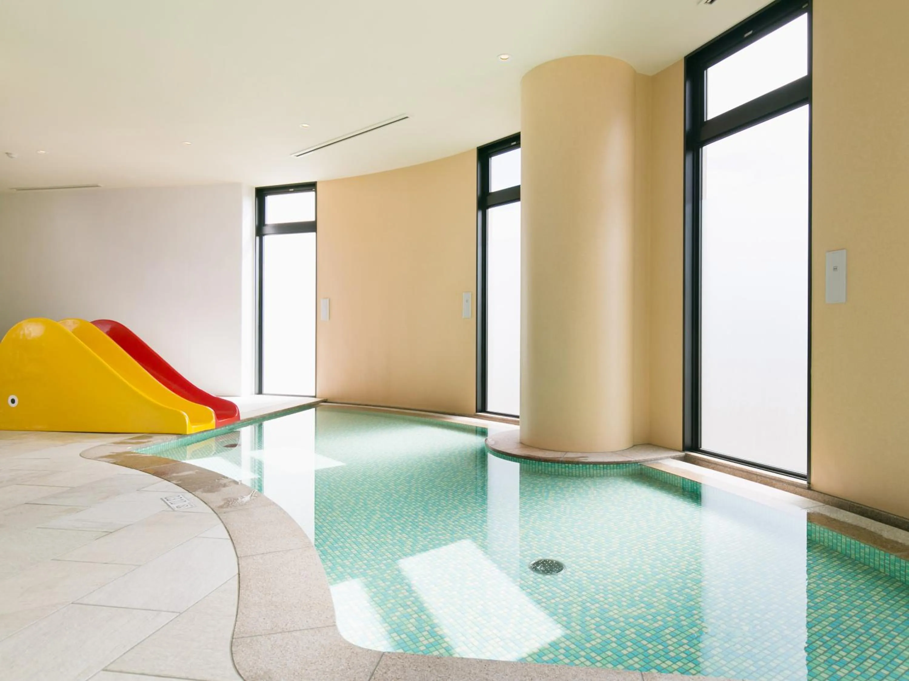 Swimming pool in Sheraton Okinawa Sunmarina Resort