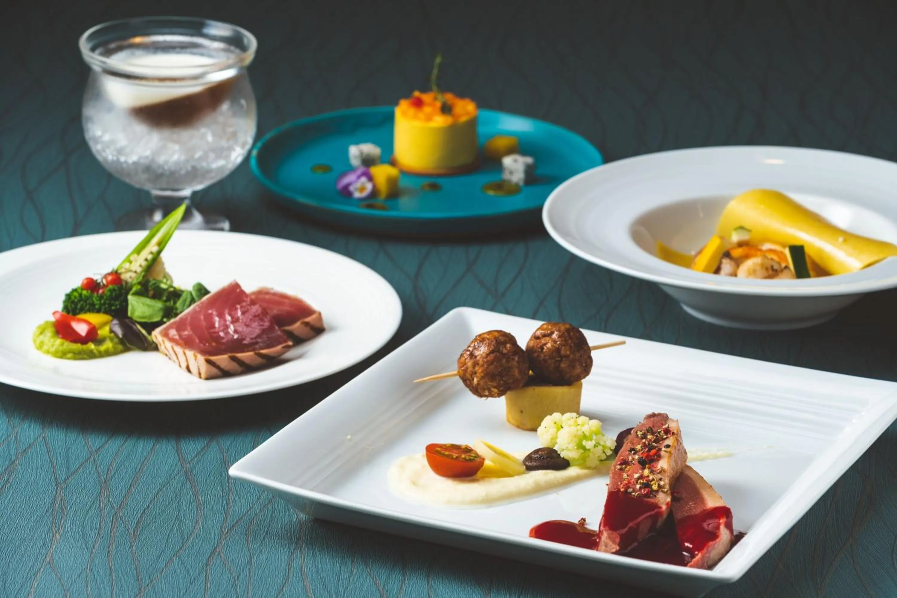 Restaurant/places to eat in Sheraton Okinawa Sunmarina Resort