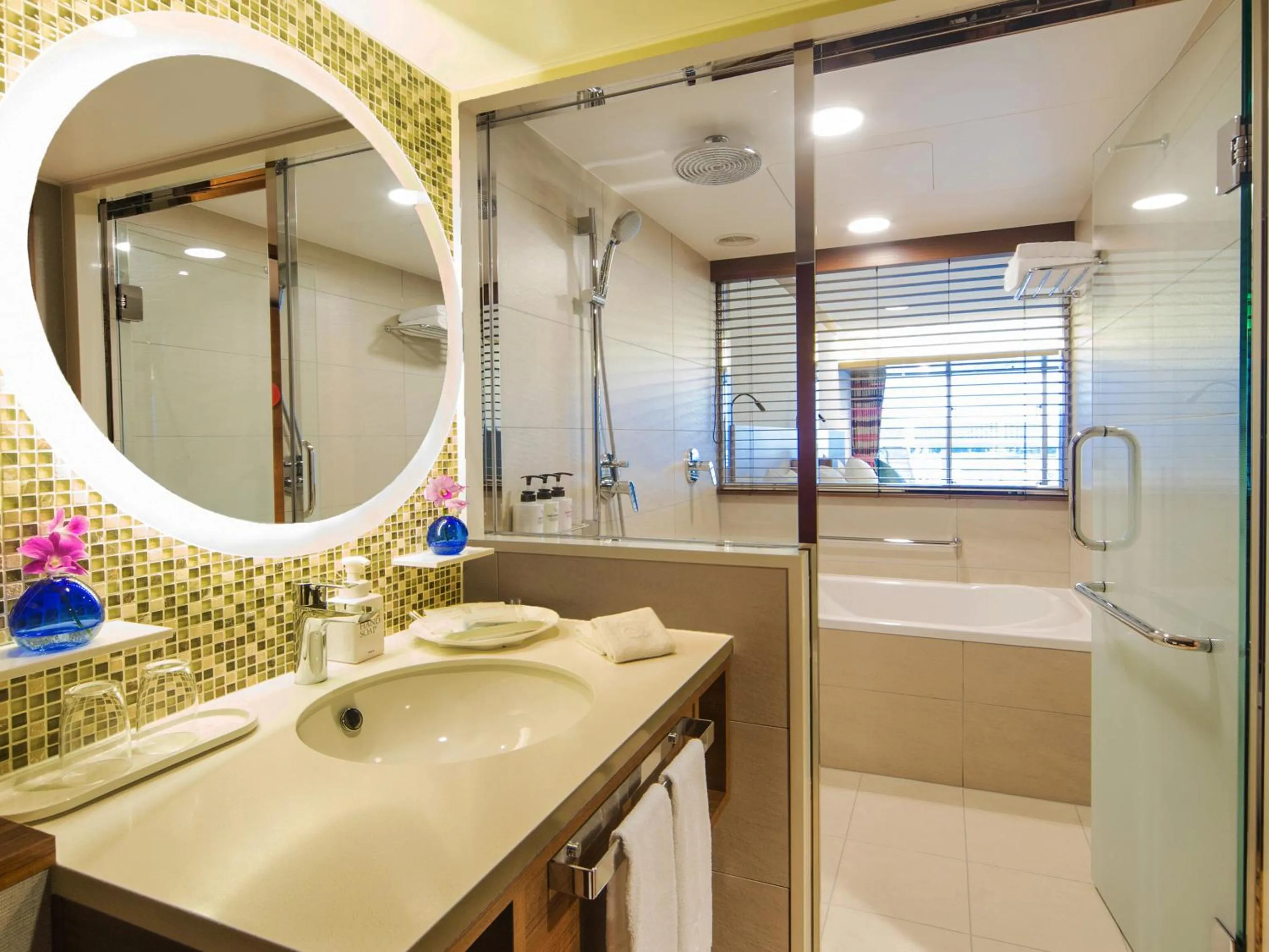 Bathroom in Sheraton Okinawa Sunmarina Resort