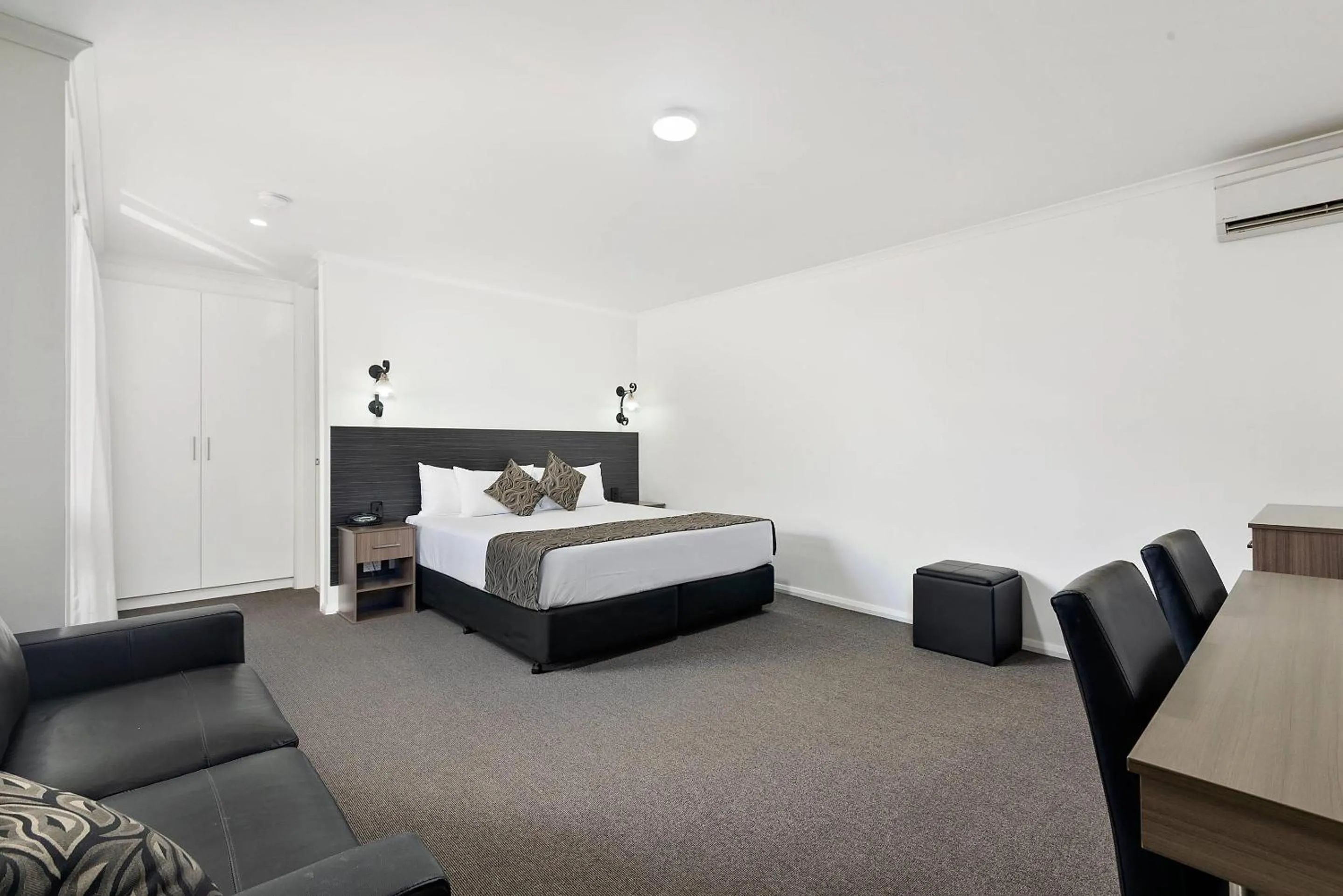 Bedroom, Bed in Econo Lodge Mildura