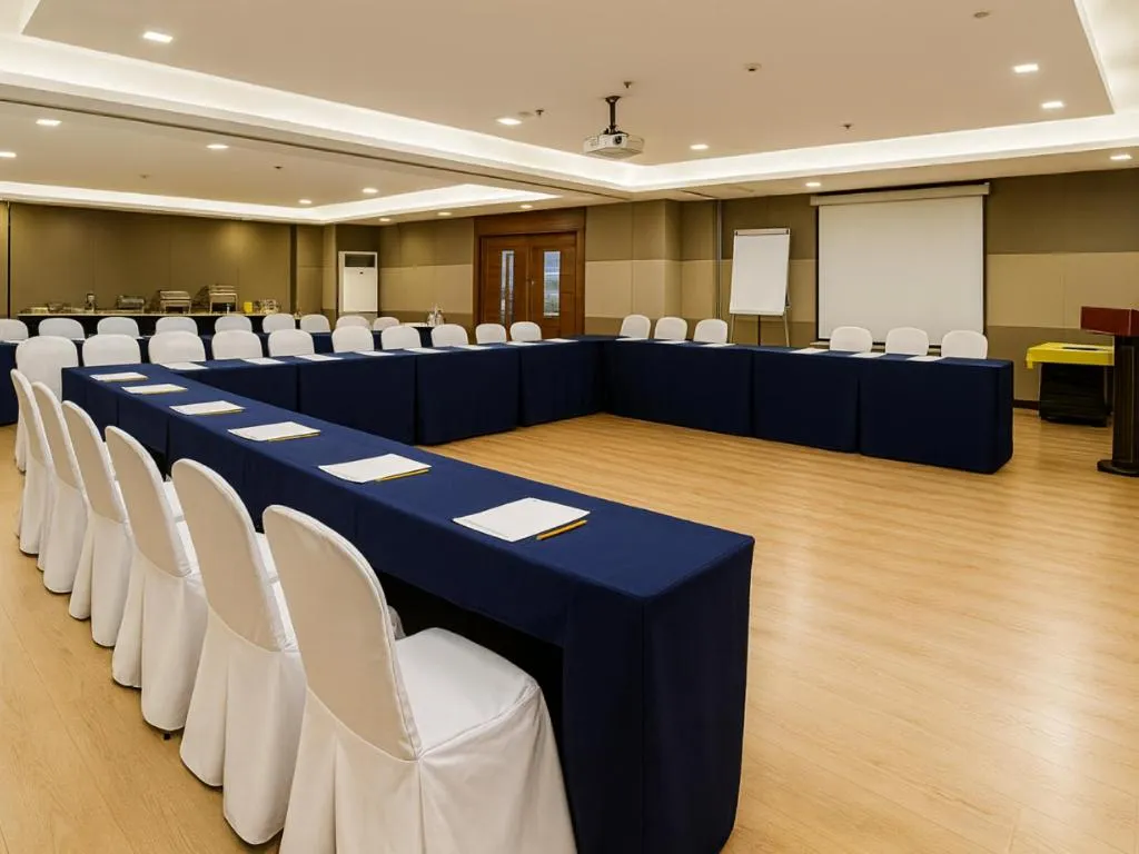 Meeting/conference room in Castle Peak Hotel