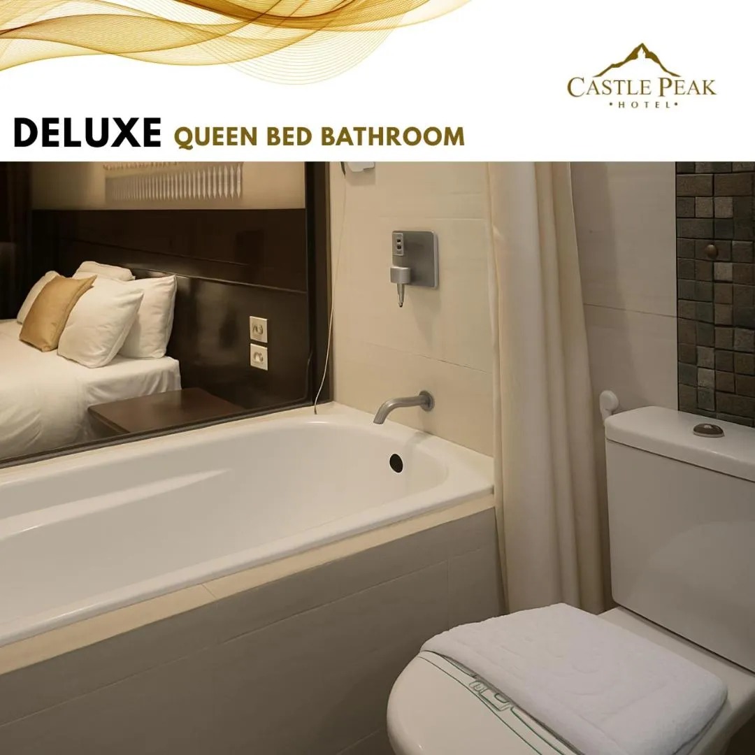 Bathroom, Bed in Castle Peak Hotel