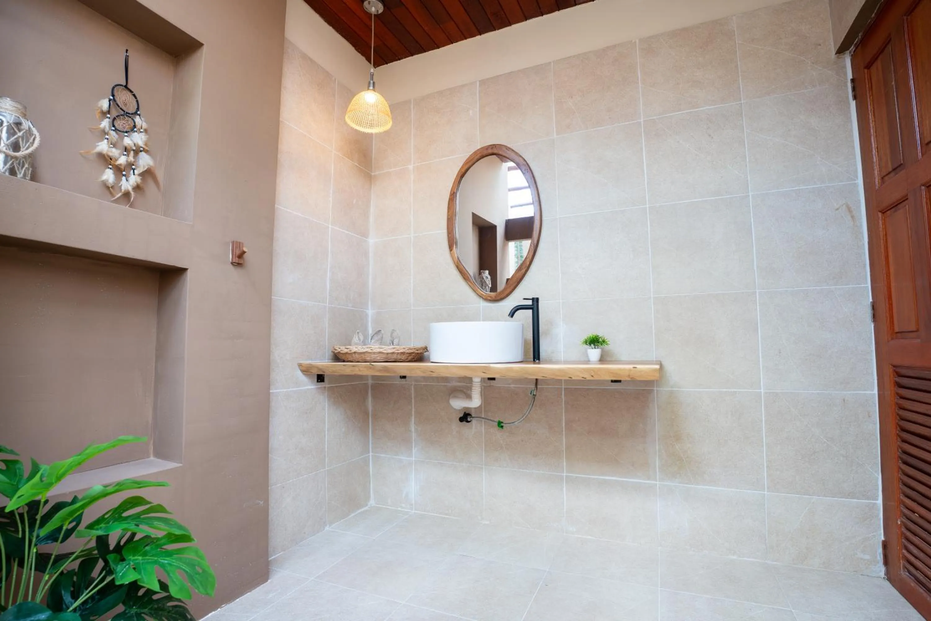 Shower in Lanta Riviera Beach Resort