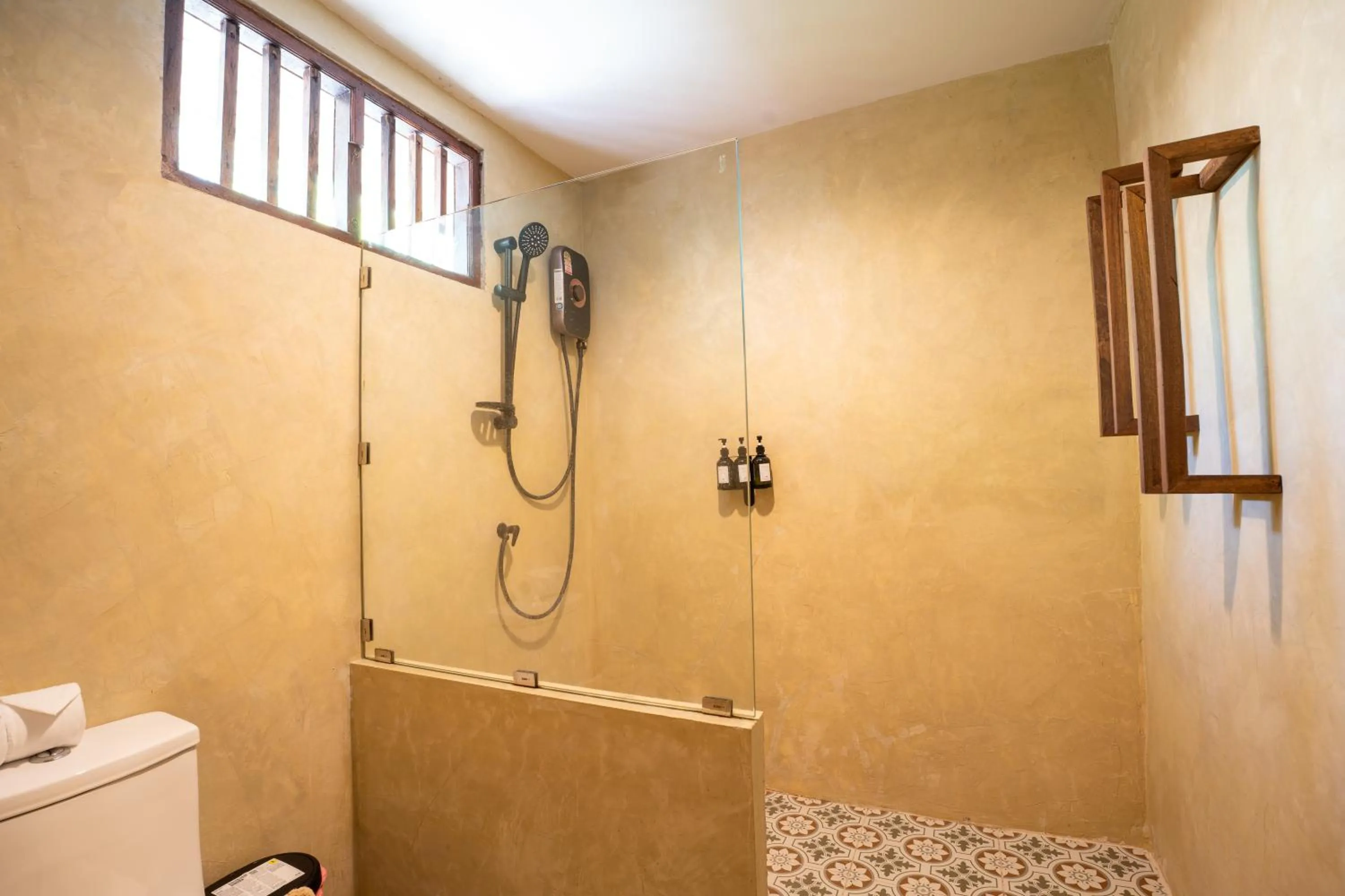 Shower in Lanta Riviera Beach Resort