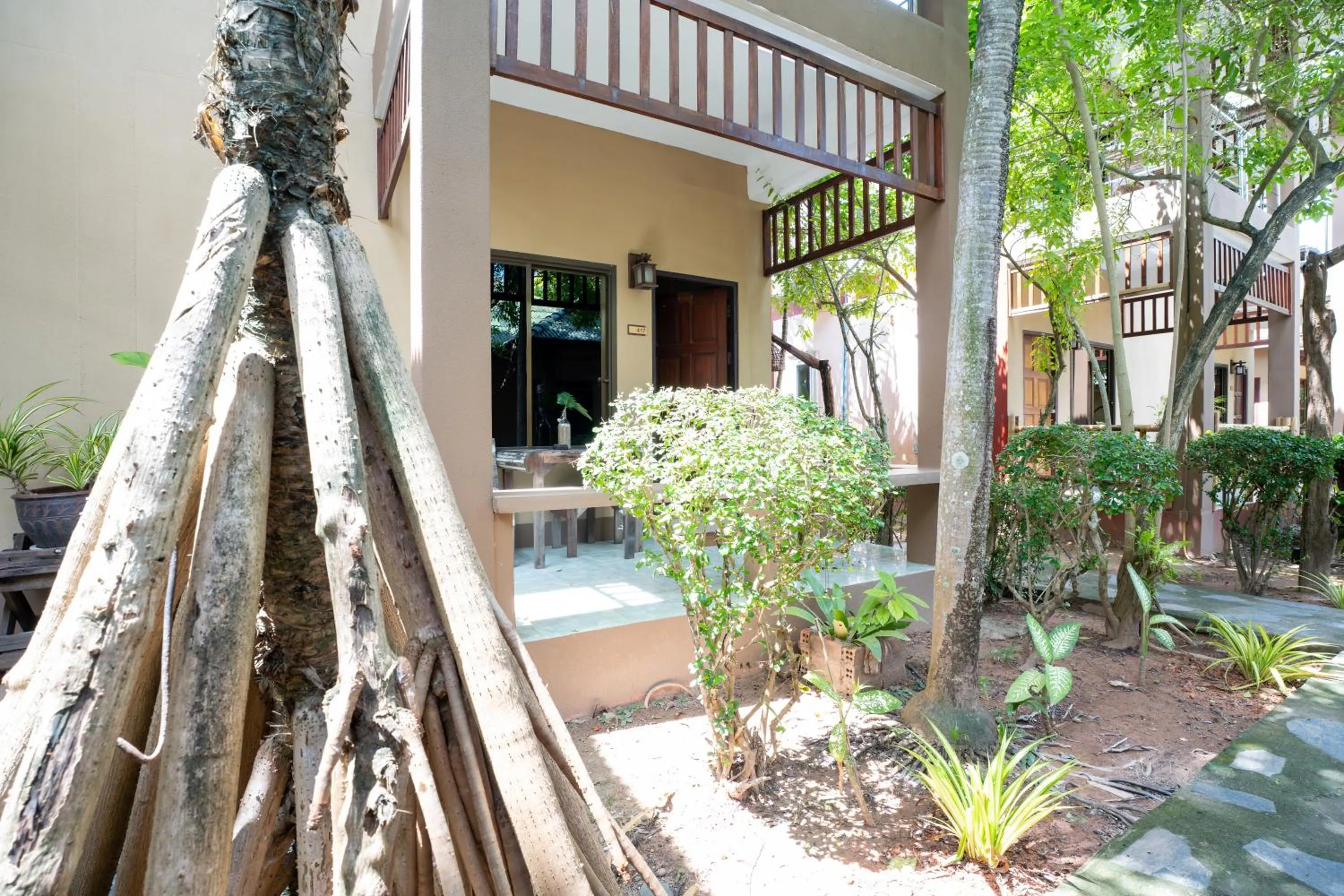 Property building in Lanta Riviera Beach Resort