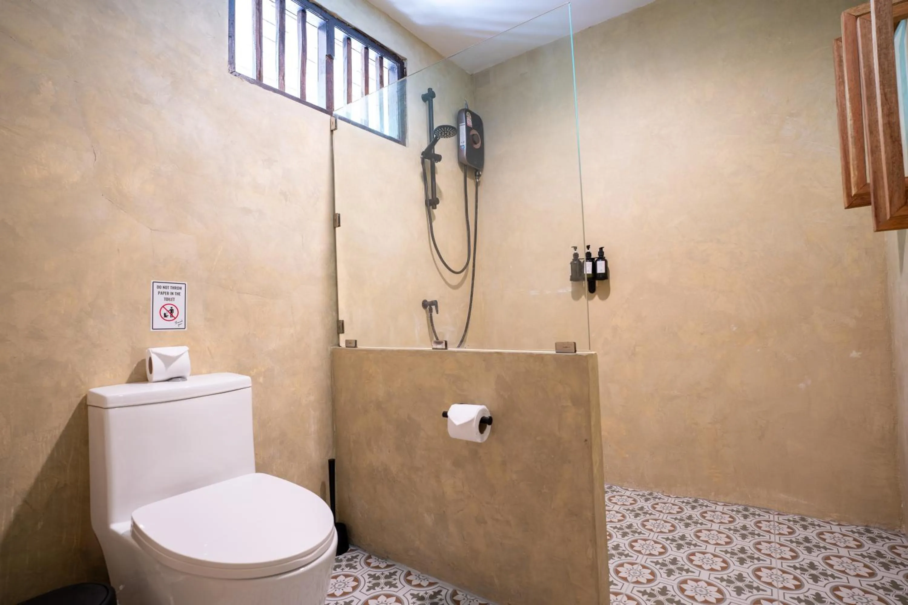 Shower in Lanta Riviera Beach Resort