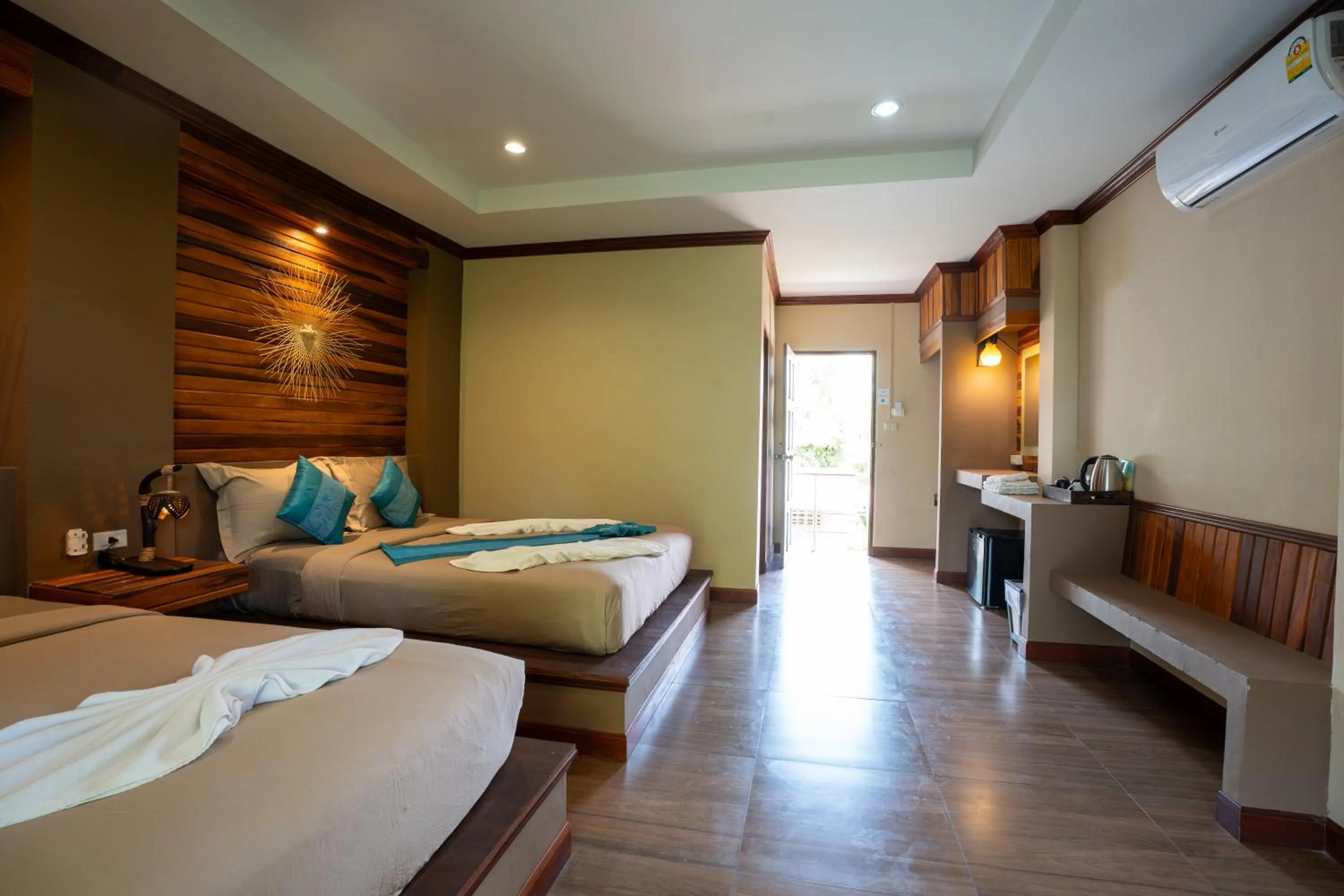 Photo of the whole room, Bed in Lanta Riviera Beach Resort