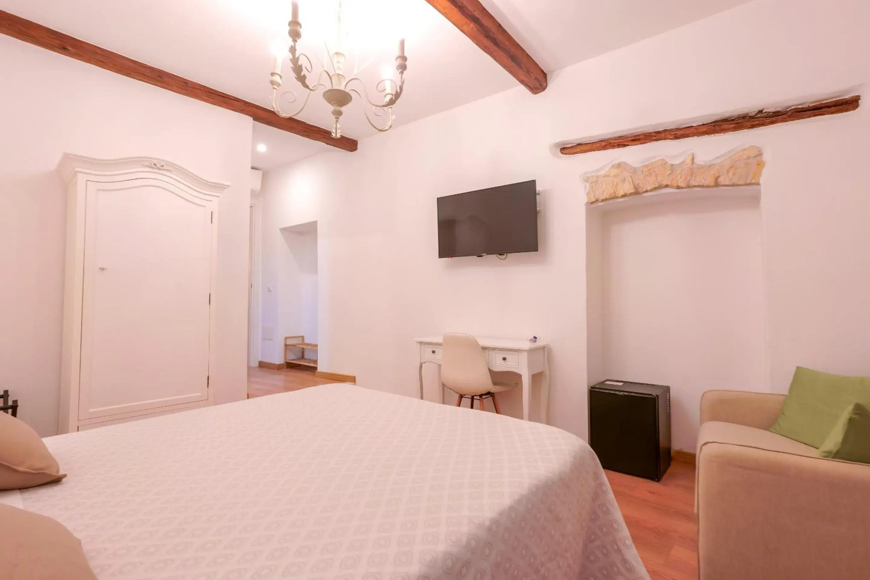 Double or Twin Room with Private Bathroom in Baco Rooms Double or Twin Room with Private Bathroom in Baco Rooms