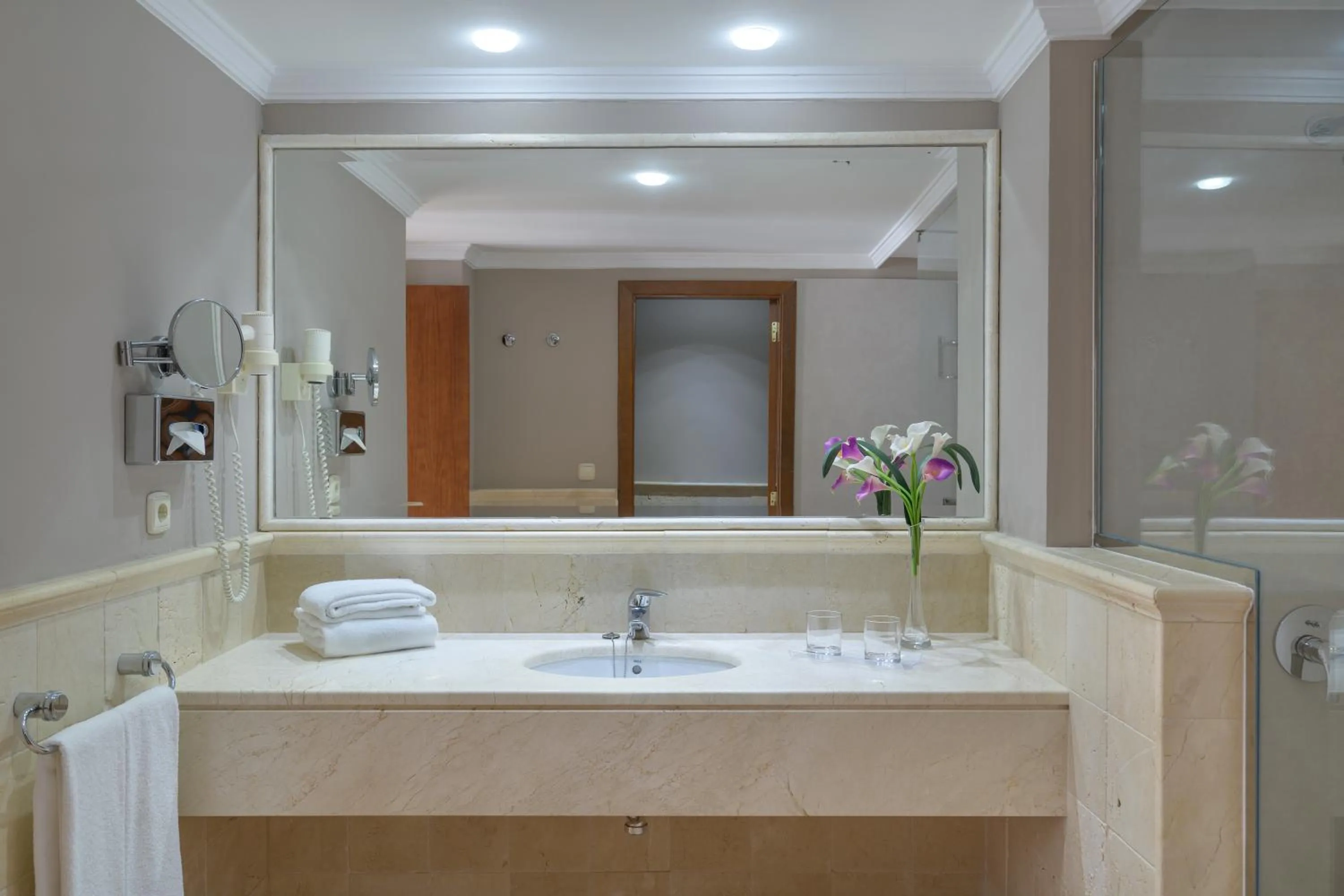 Shower in Hipotels Natura Palace Adults Only