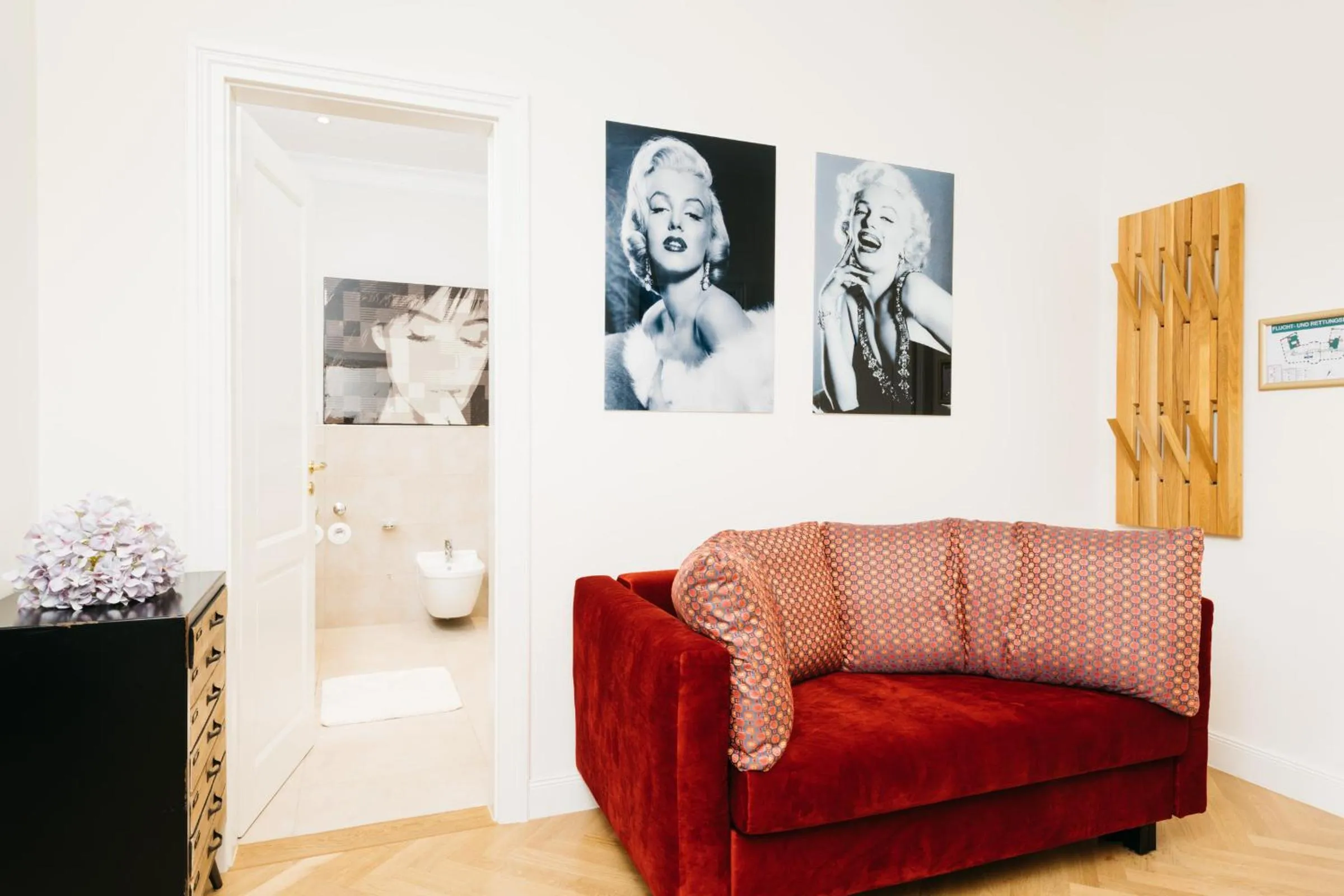 Photo of the whole room in Osteiner Hof by The Apartment Suite