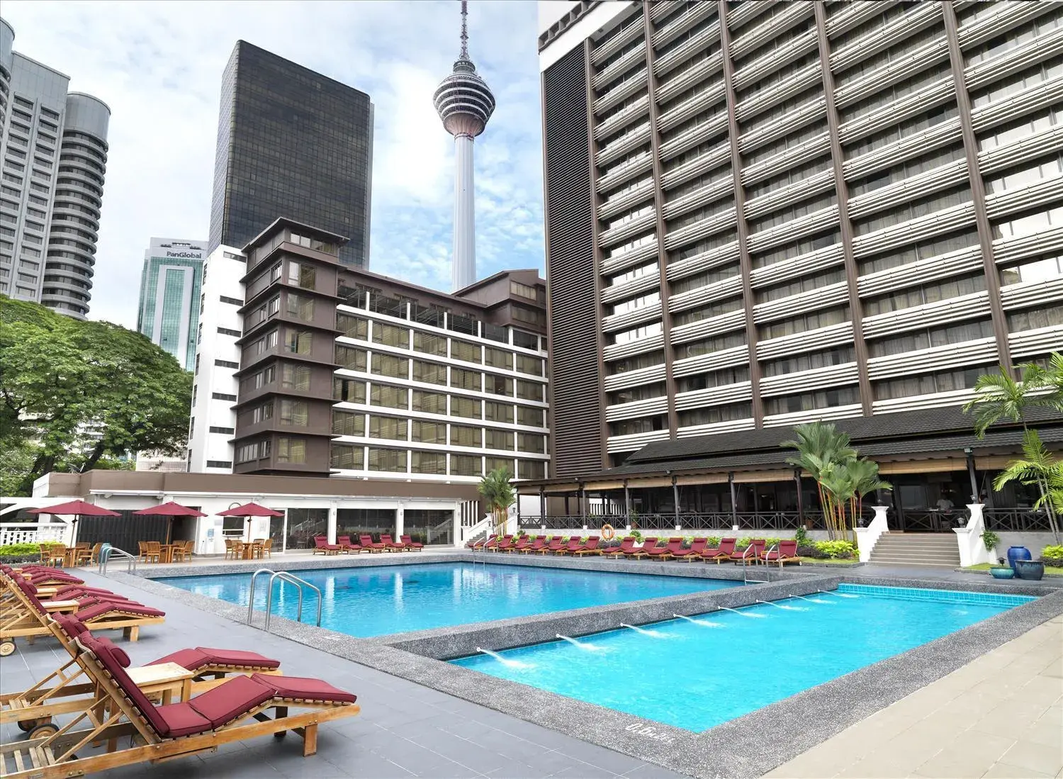 Swimming pool in Concorde Hotel Kuala Lumpur Swimming pool in Concorde Hotel Kuala Lumpur