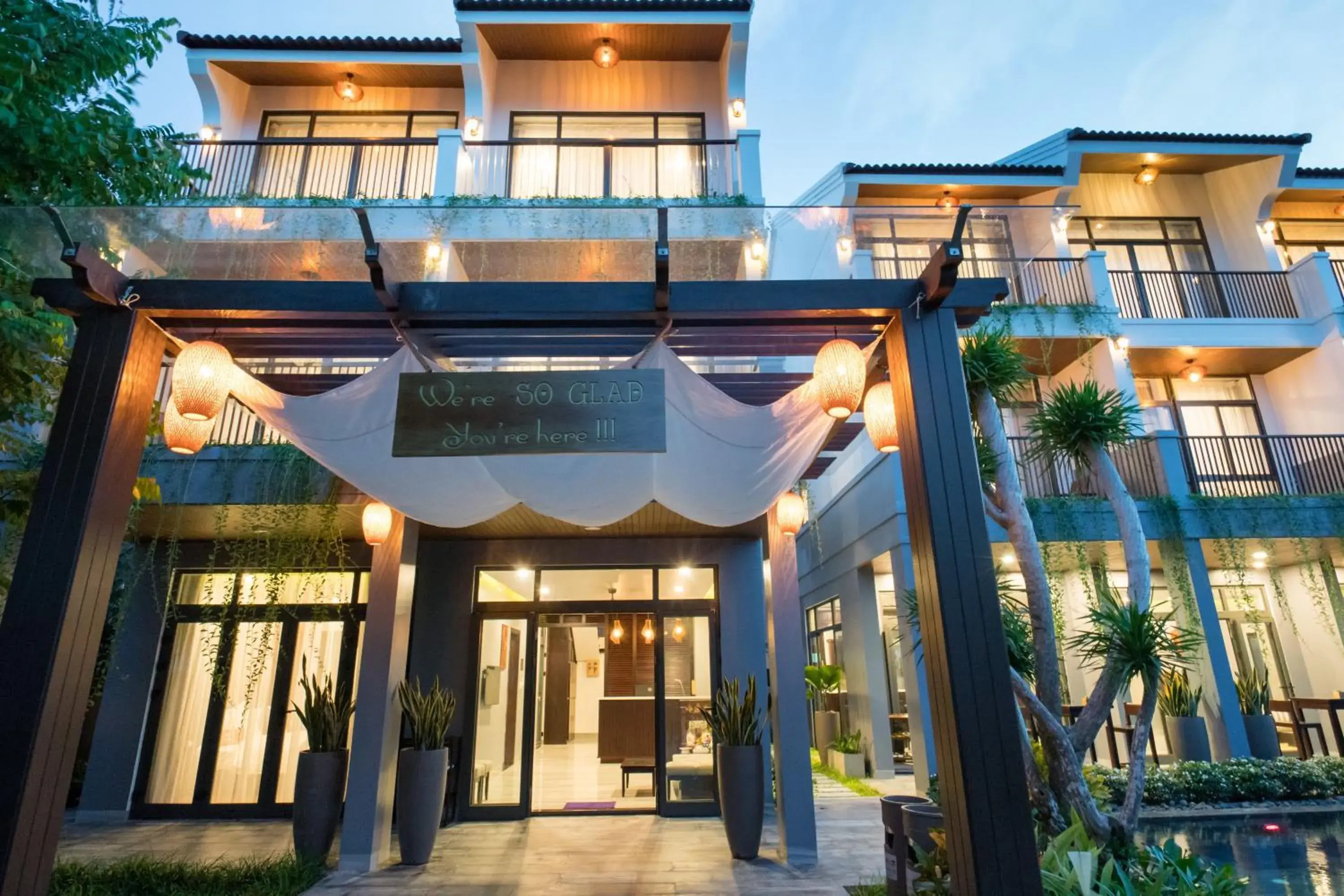 Facade/entrance in Dai An Phu Villa Facade/entrance in Dai An Phu Villa