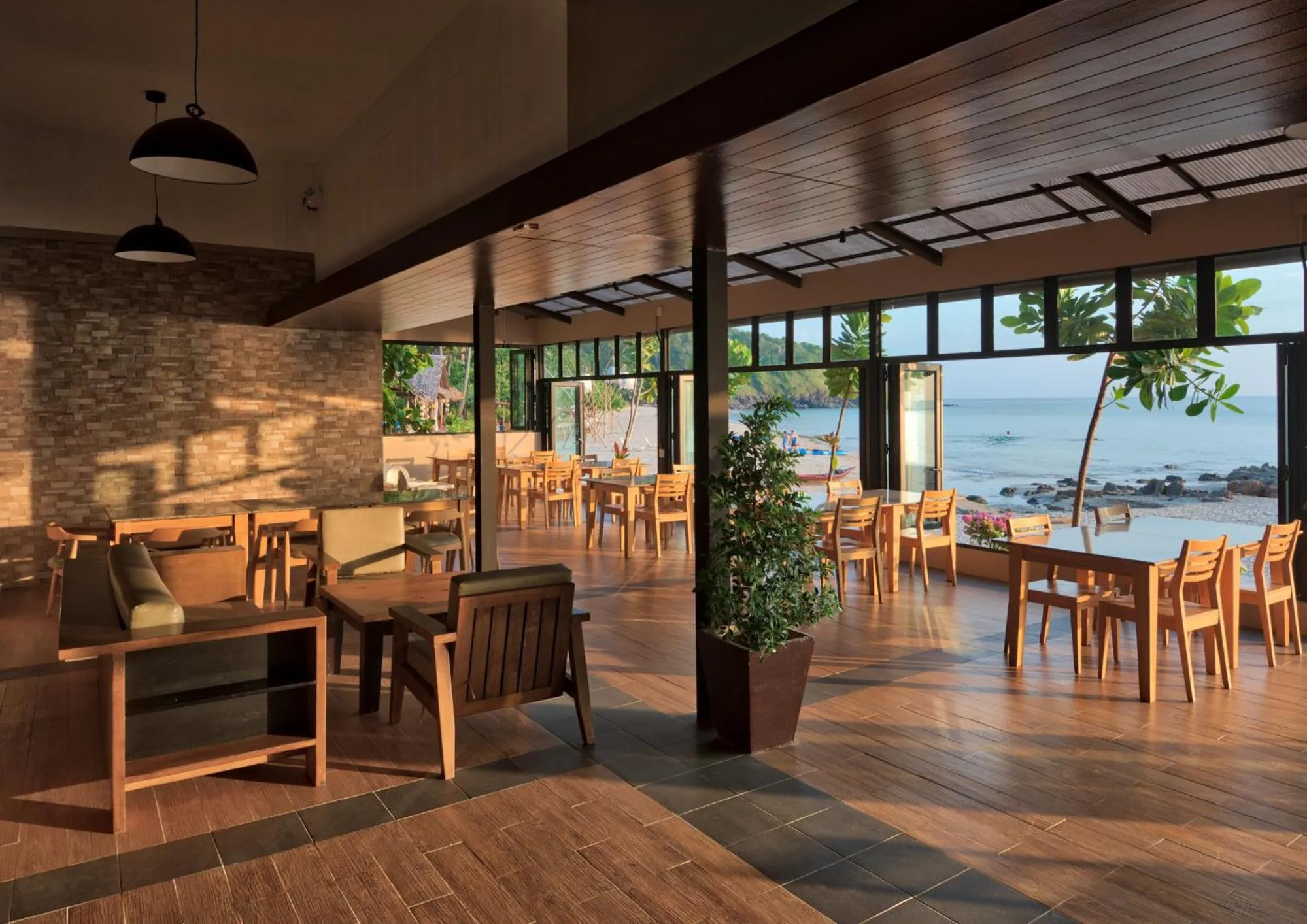 Restaurant/places to eat in Anda Lanta Resort