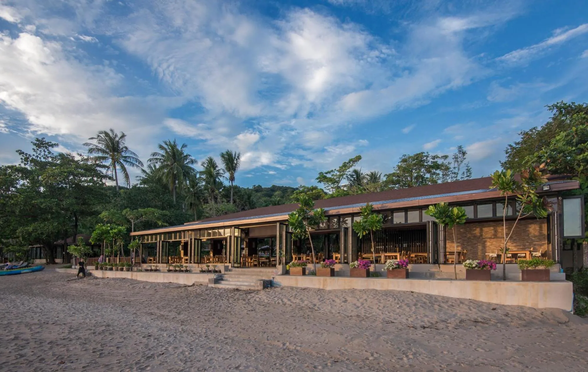 Restaurant/places to eat in Anda Lanta Resort