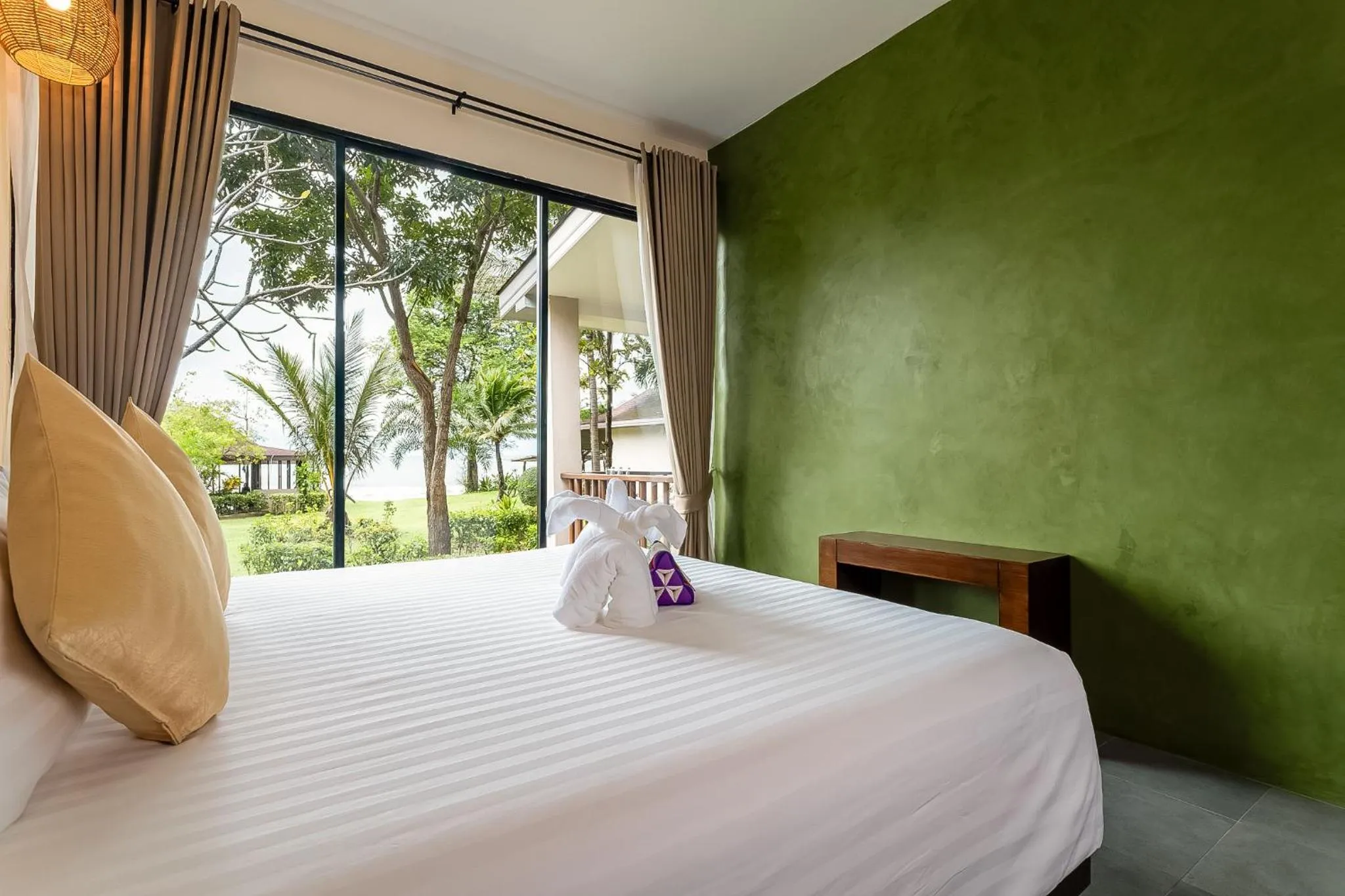 Bed in Anda Lanta Resort