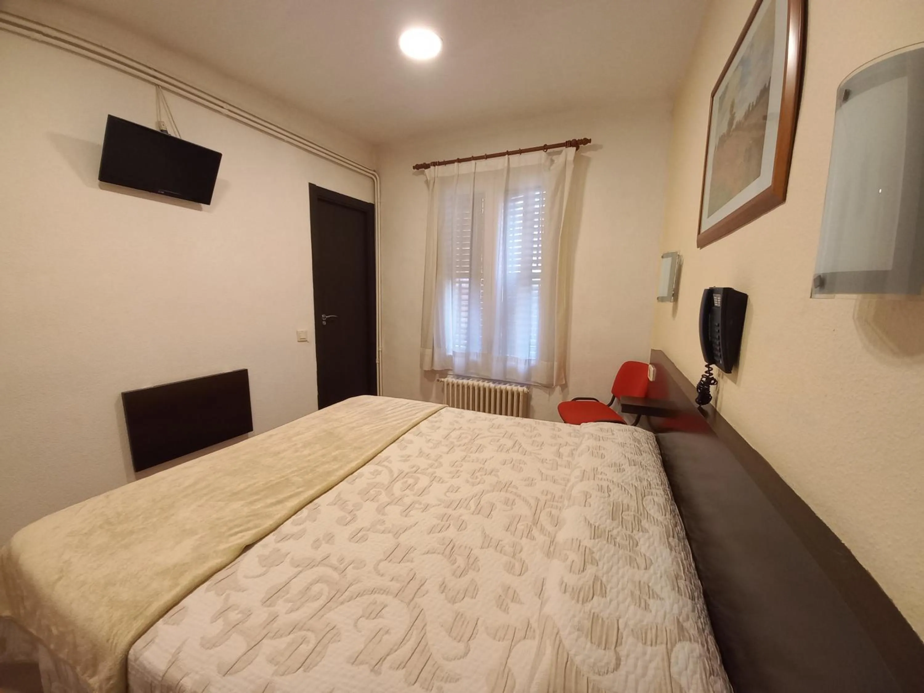 Photo of the whole room, Bed in Hotel Alegret