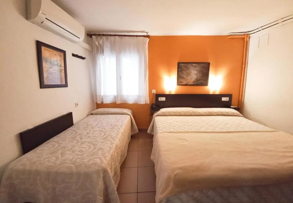 Bedroom, Bed in Hotel Alegret
