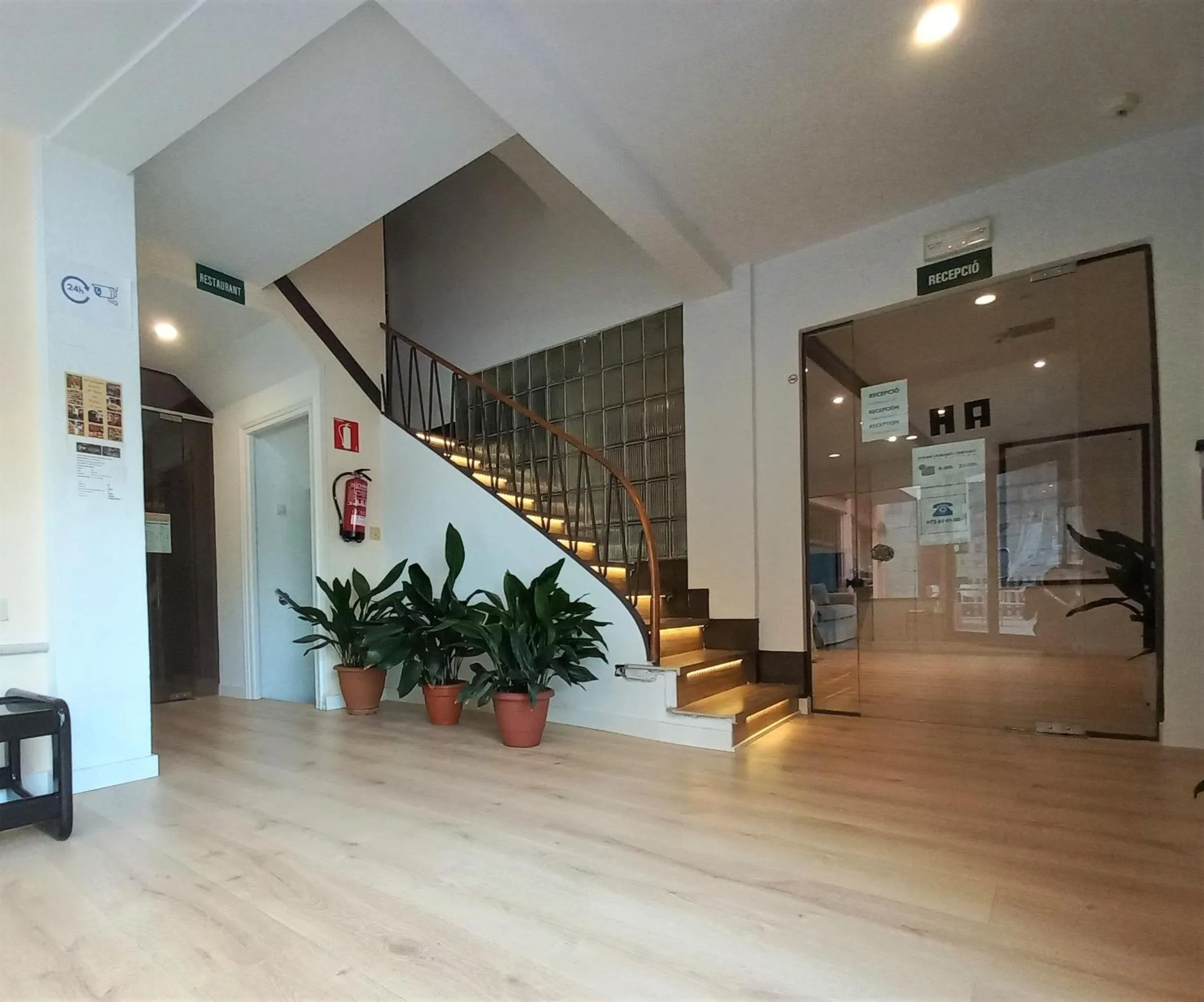 Facade/entrance in Hotel Alegret