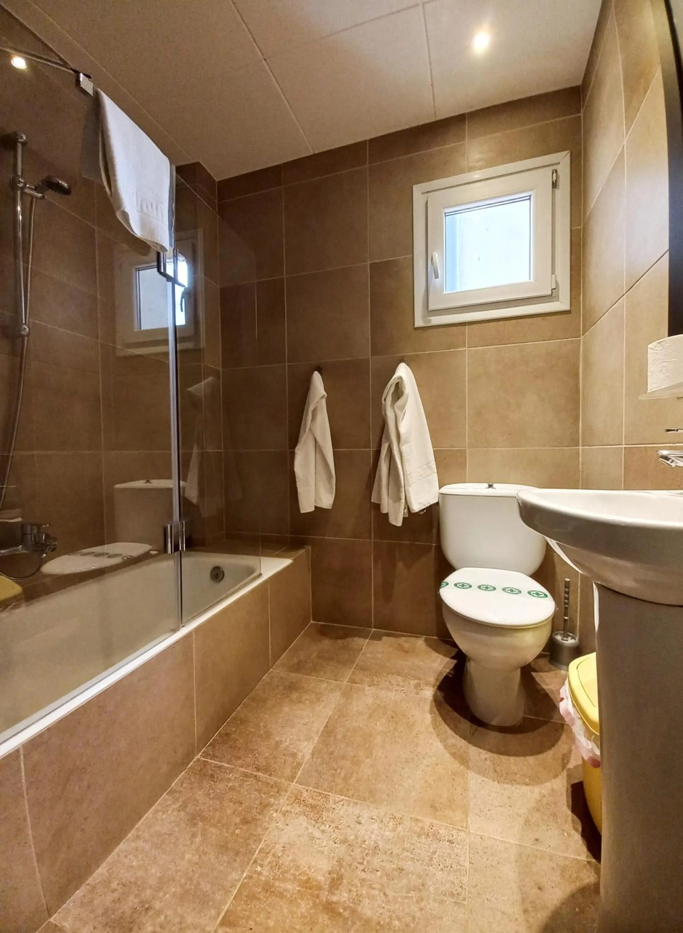 Bathroom in Hotel Alegret