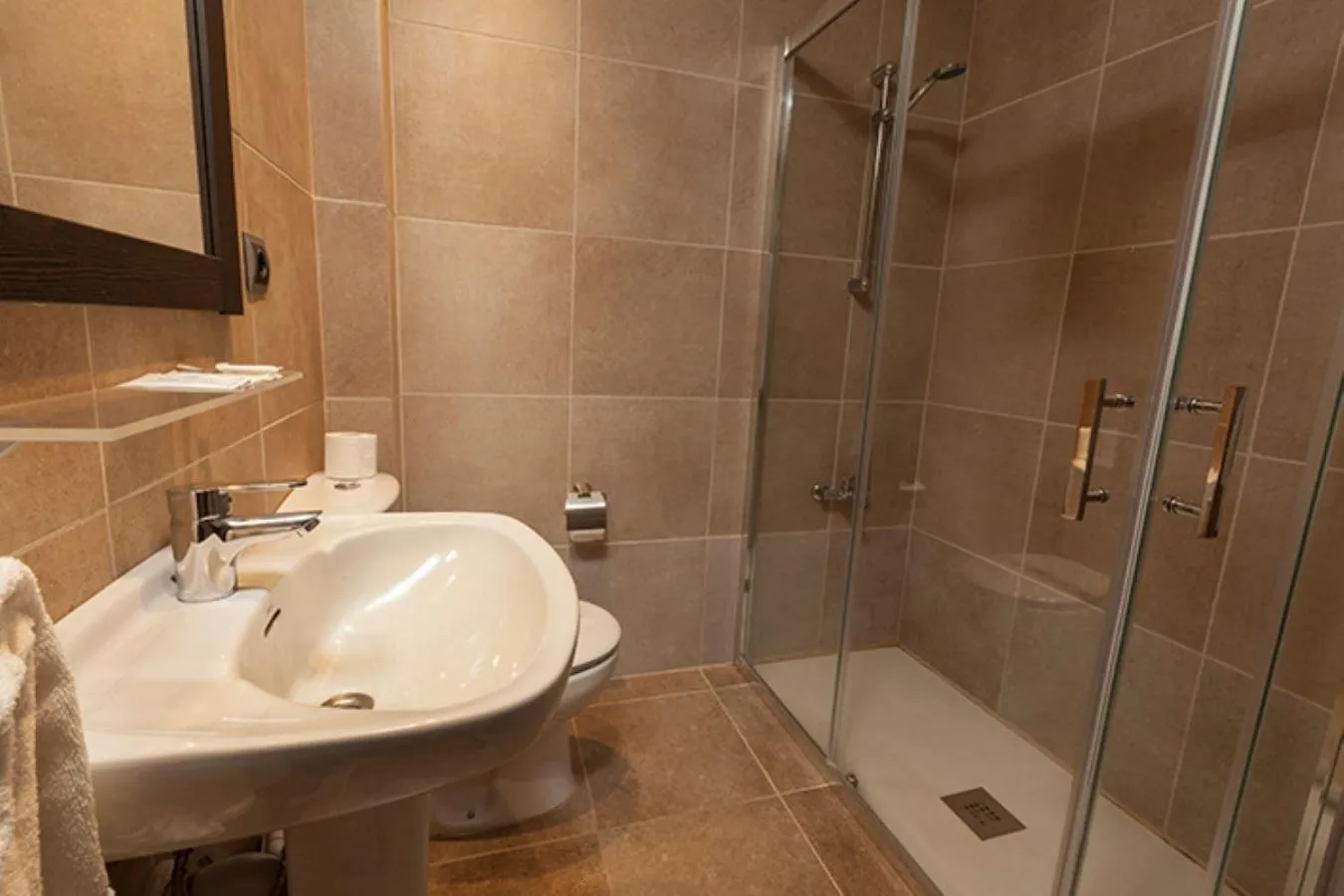 Bathroom in Hotel Alegret