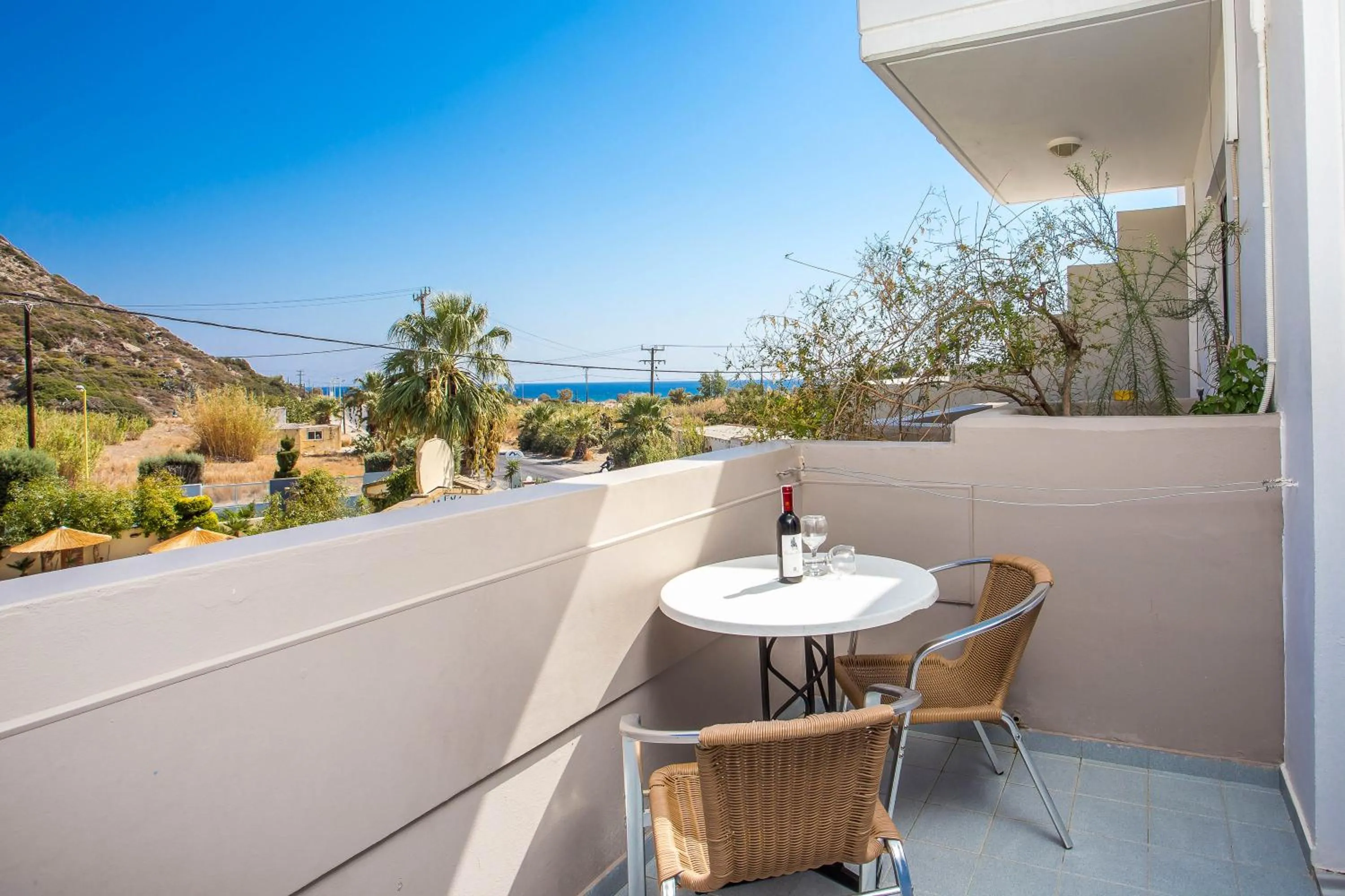 Irinna Hotel-Apartments