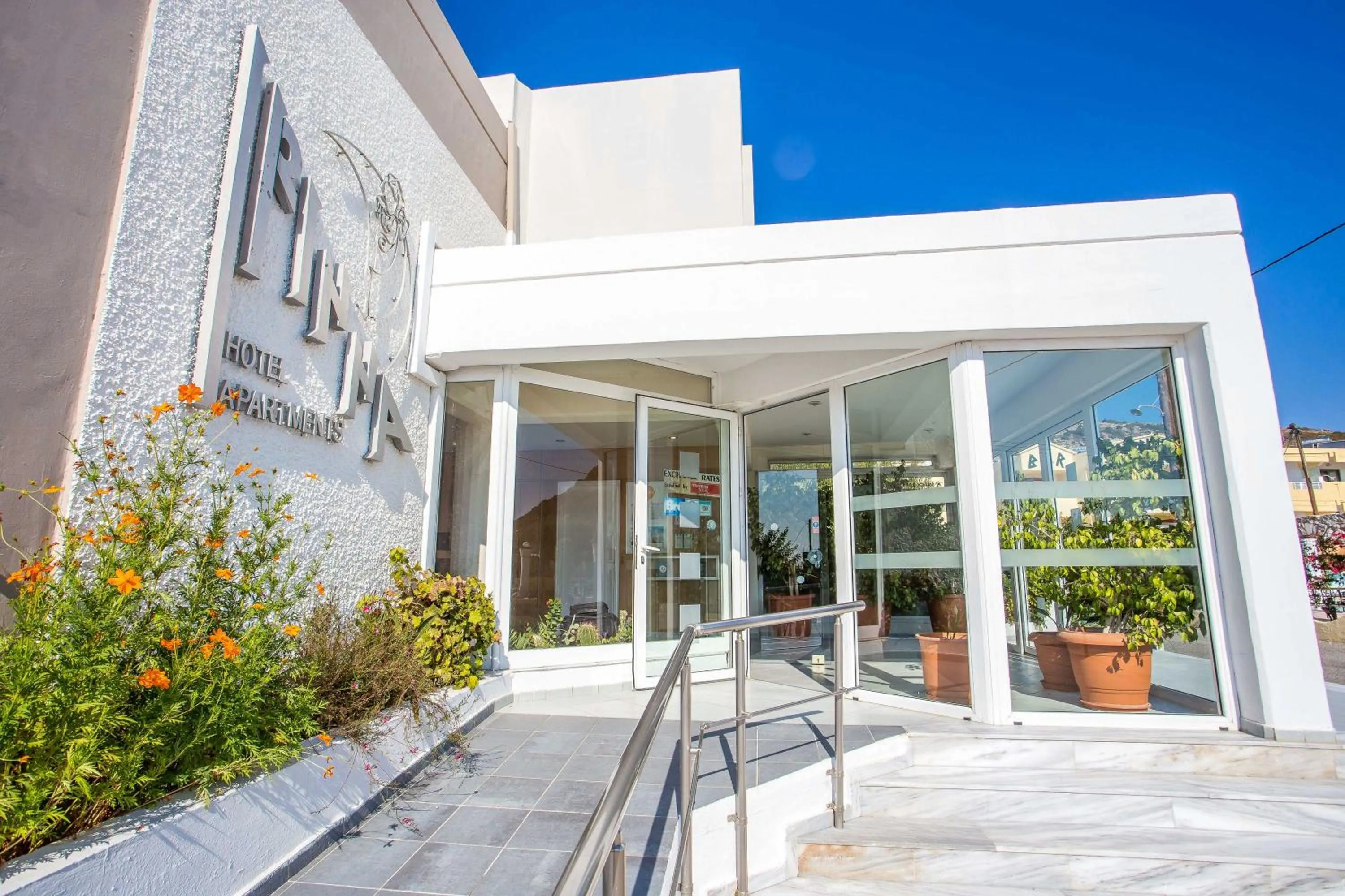 Irinna Hotel-Apartments
