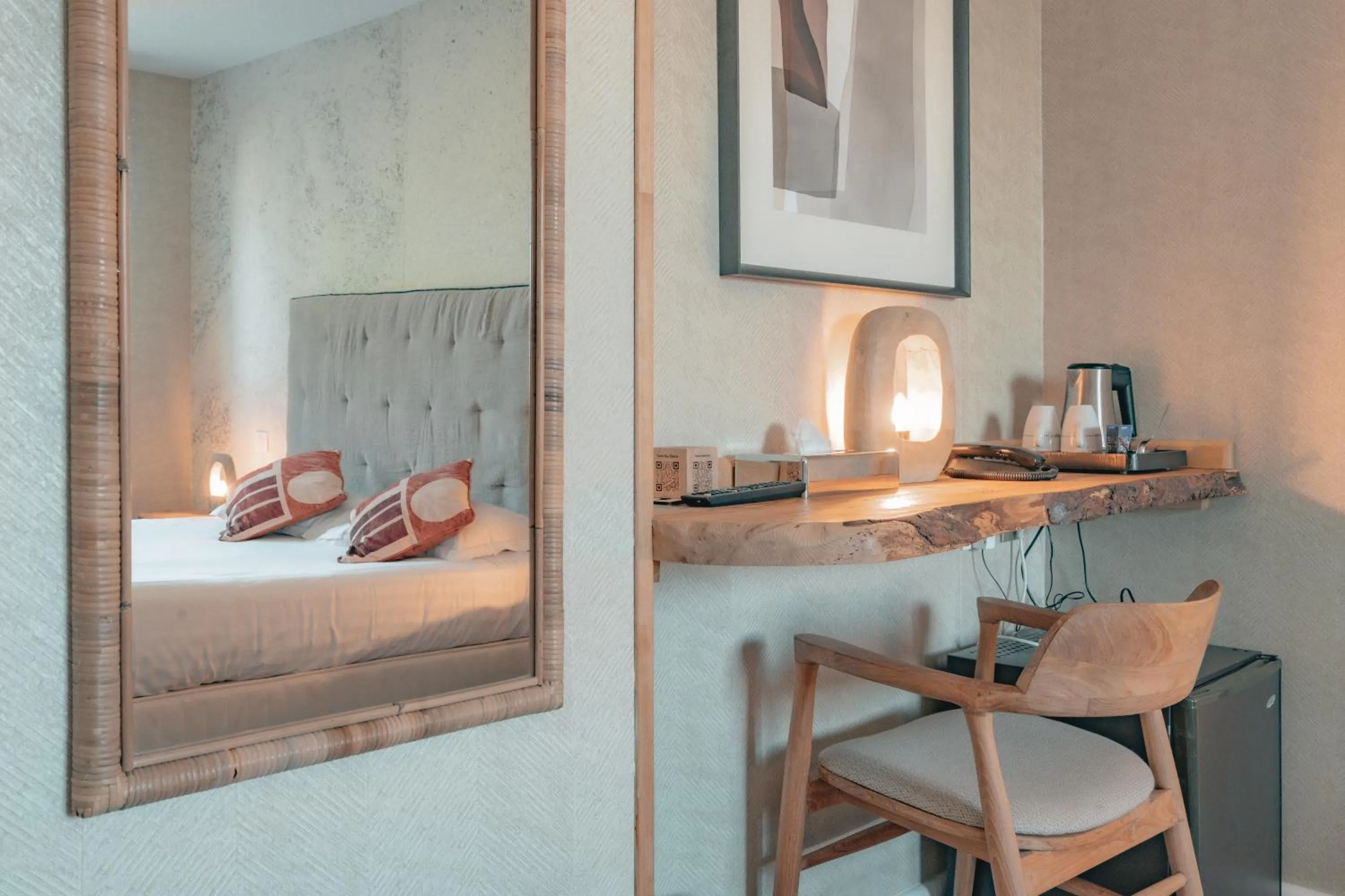 Photo of the whole room, Bed in Hôtel Édenia - Spa Estime&Sens